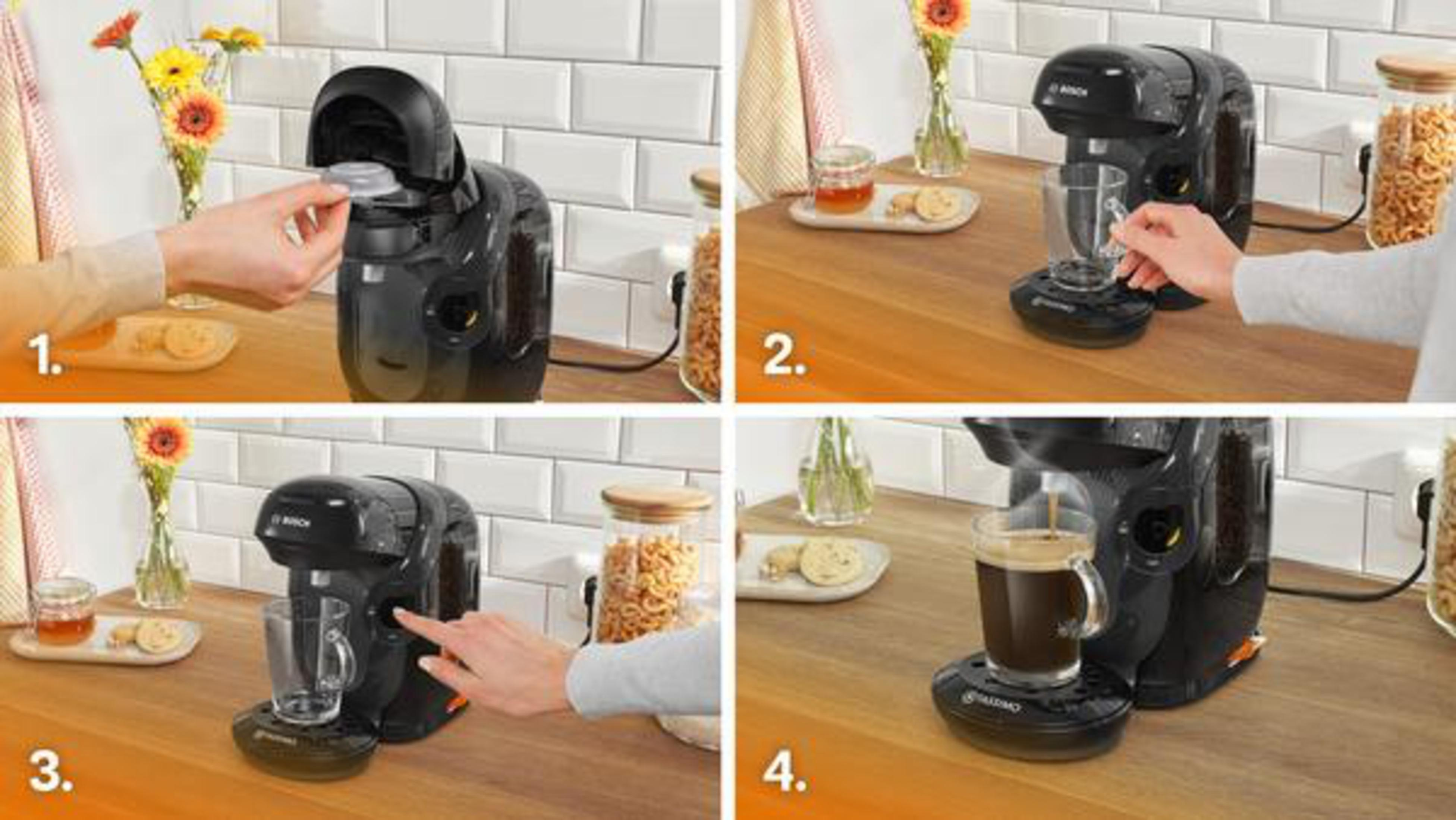Caffettiera, passaggi 1-4. Persona aggiunge cialda, preme pulsante, versa caffè in bicchiere.