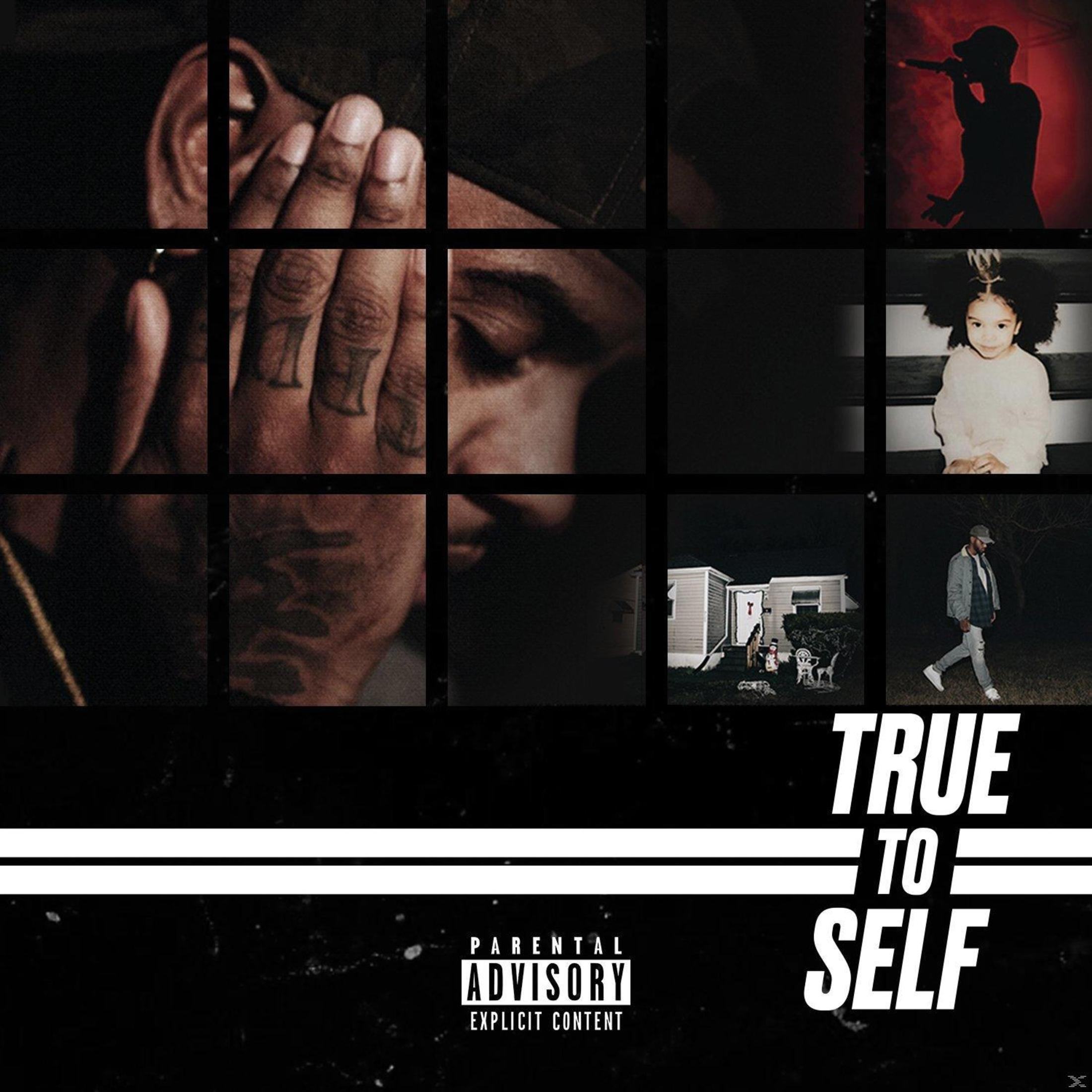 Albumhoes met meerdere afbeeldingen en de woorden True to Self.