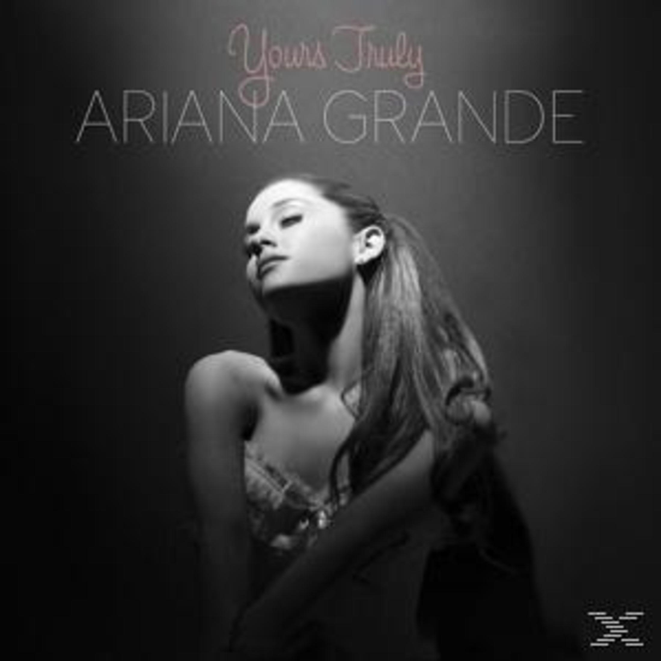 Copertina dell'album di Ariana Grande. Una donna in bianco e nero.