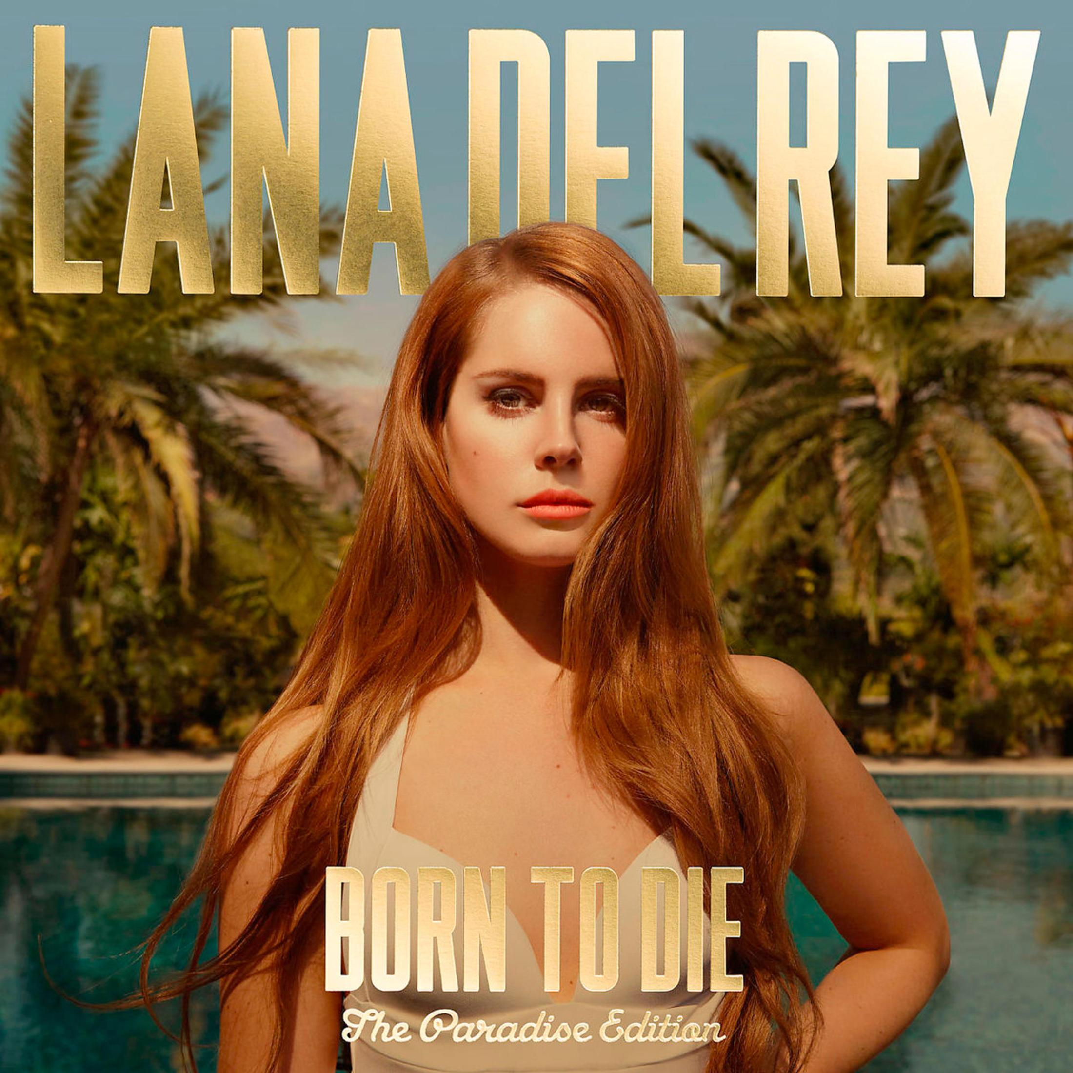 Copertina dell'album. Lana Del Rey in abito bianco, in piedi vicino alla piscina, palme. 'BORN TO DIE' e 'LANA DEL REY' in oro.