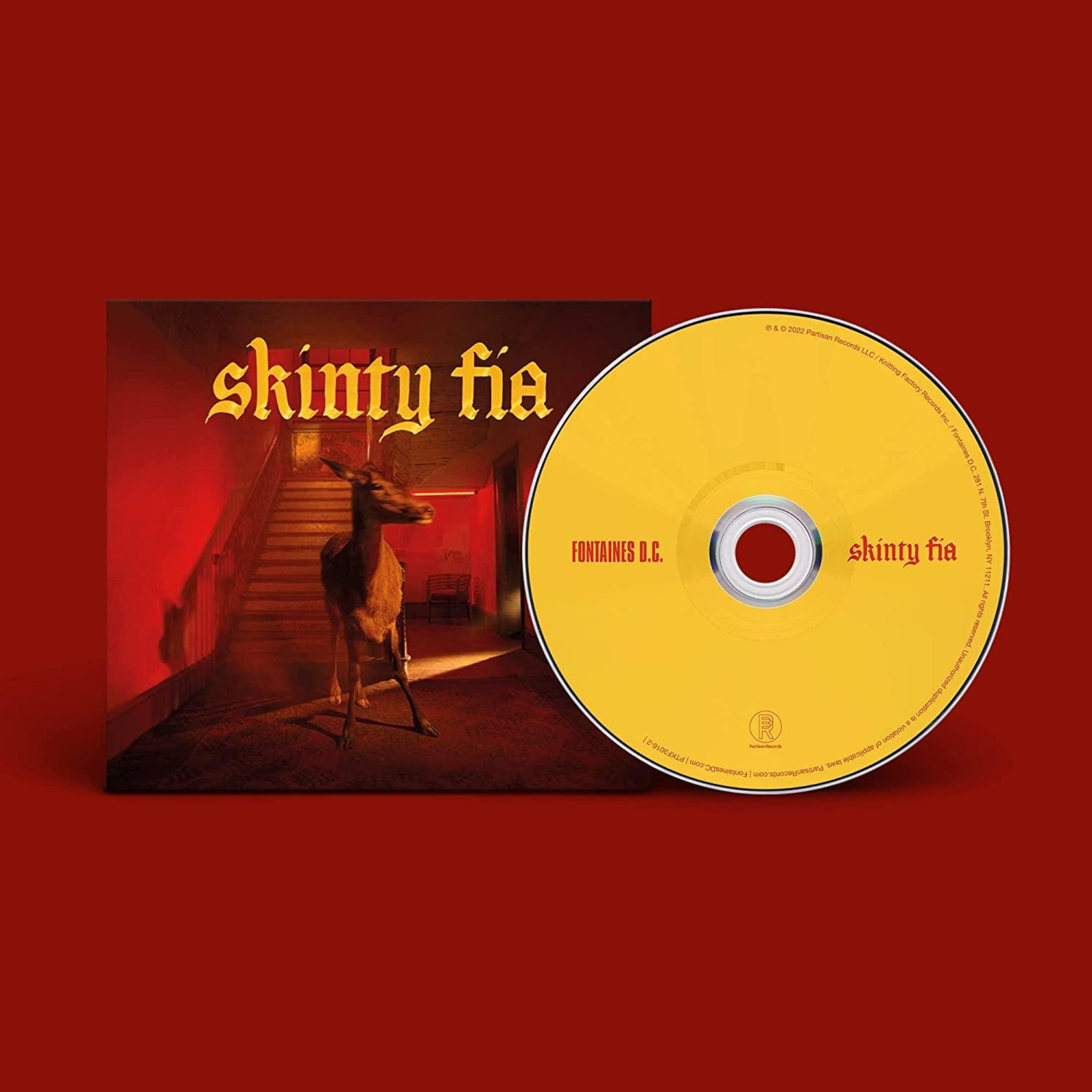 Copertina dell'album con un cervo in un corridoio, CD a destra. Schema di colori rosso e giallo.