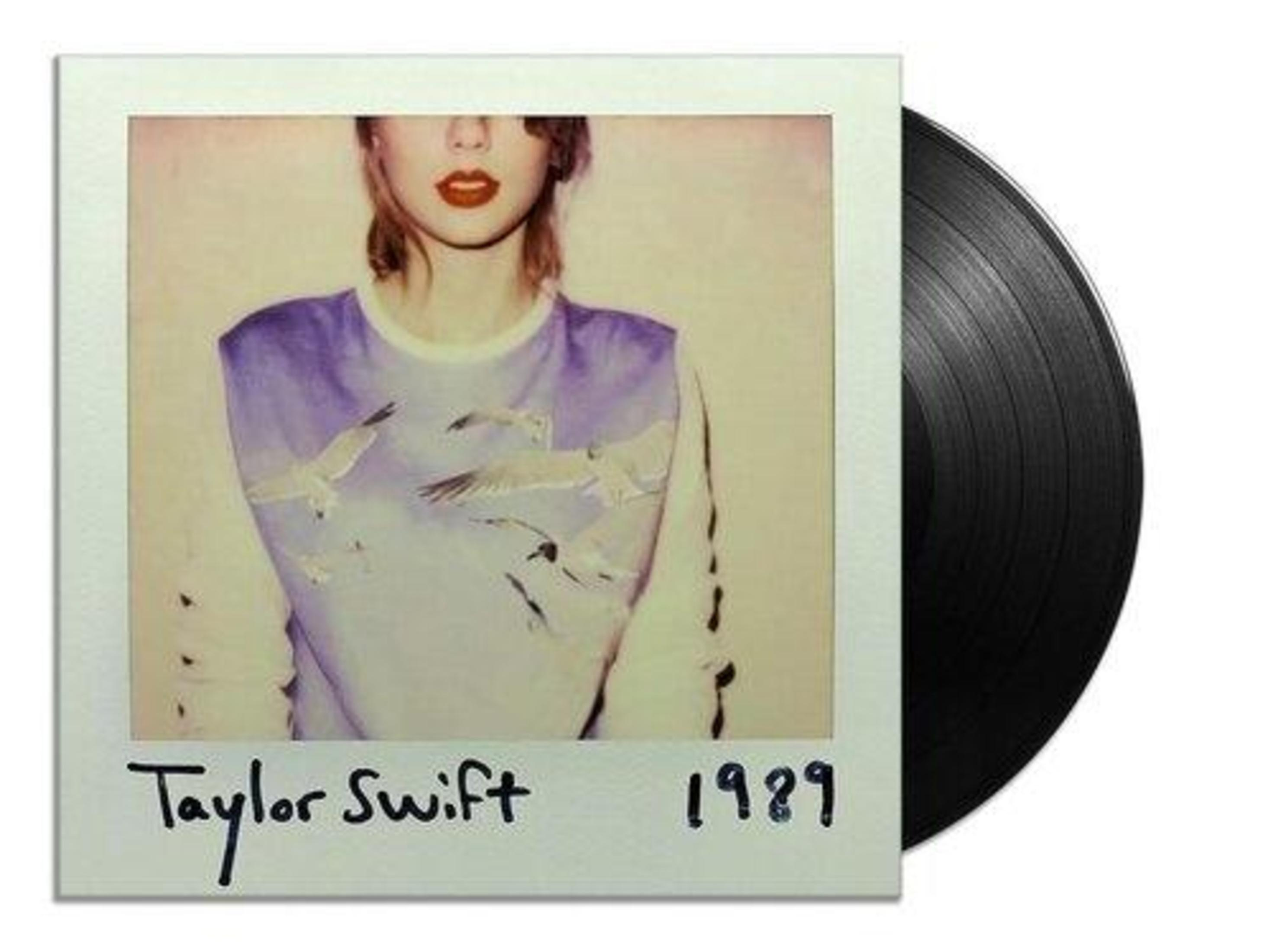 Copertina dell'album di Taylor Swift. Una foto Polaroid con Taylor Swift e un disco in vinile a destra.