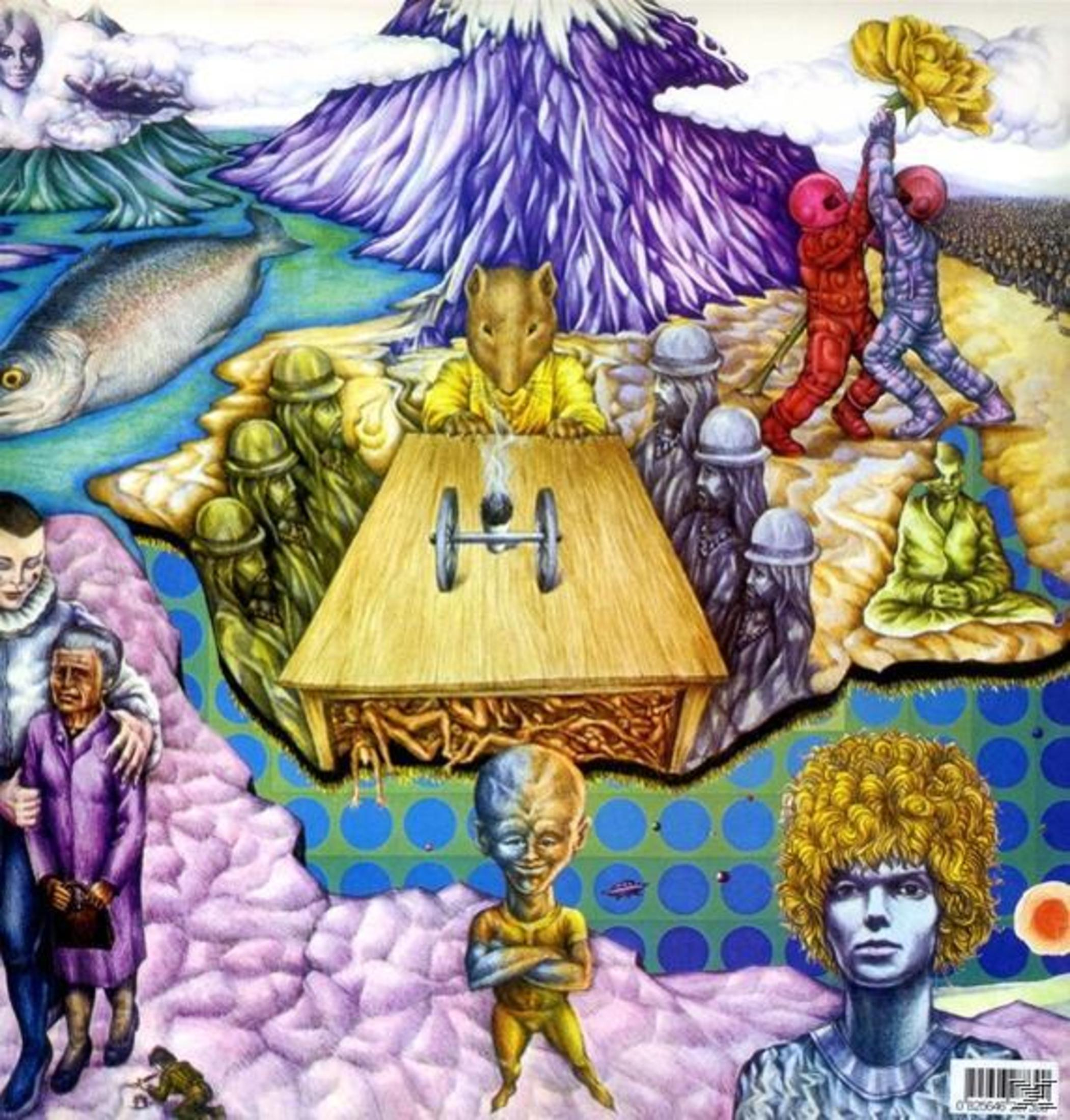 Art surréaliste. Des gens, un poisson et une créature poilue se rassemblent autour d'une table avec une montagne en arrière-plan.