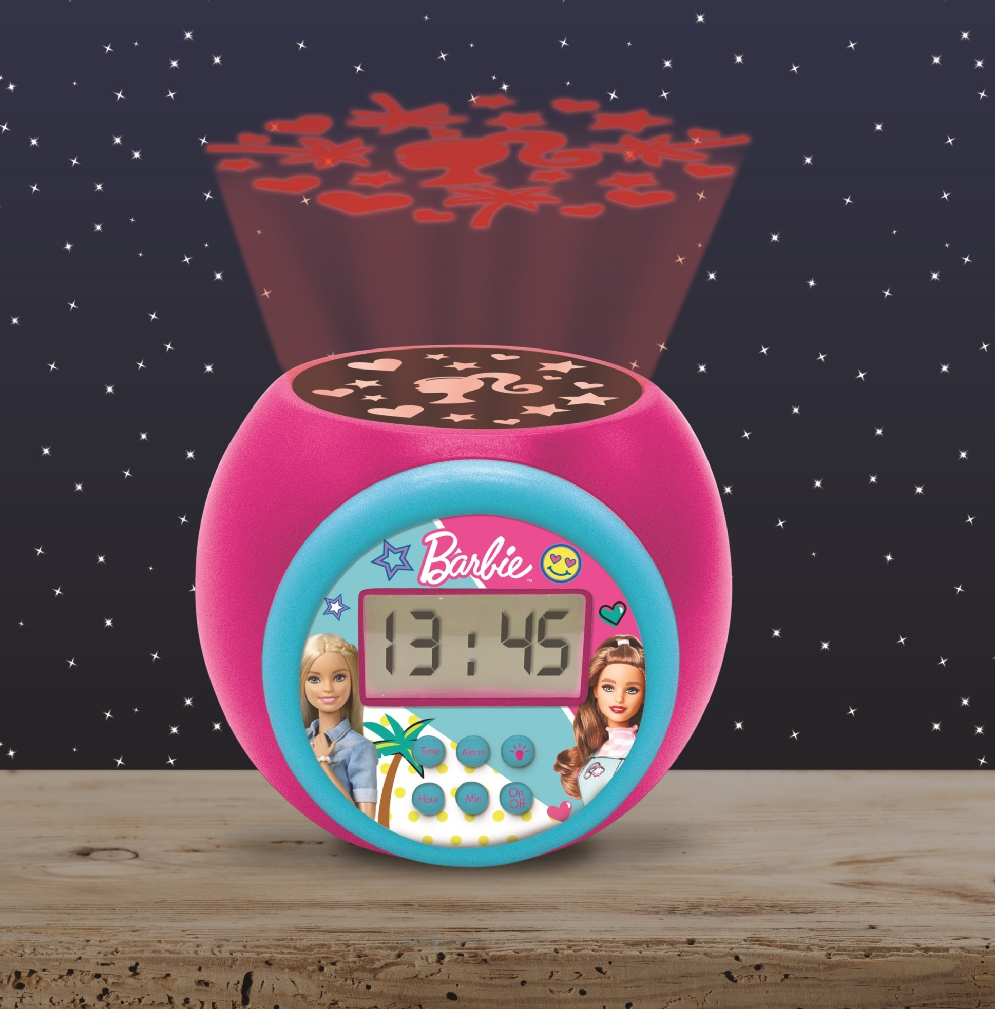 Despertador Barbie rosa con pantalla digital, proyecciones de corazón e imágenes de Barbie.