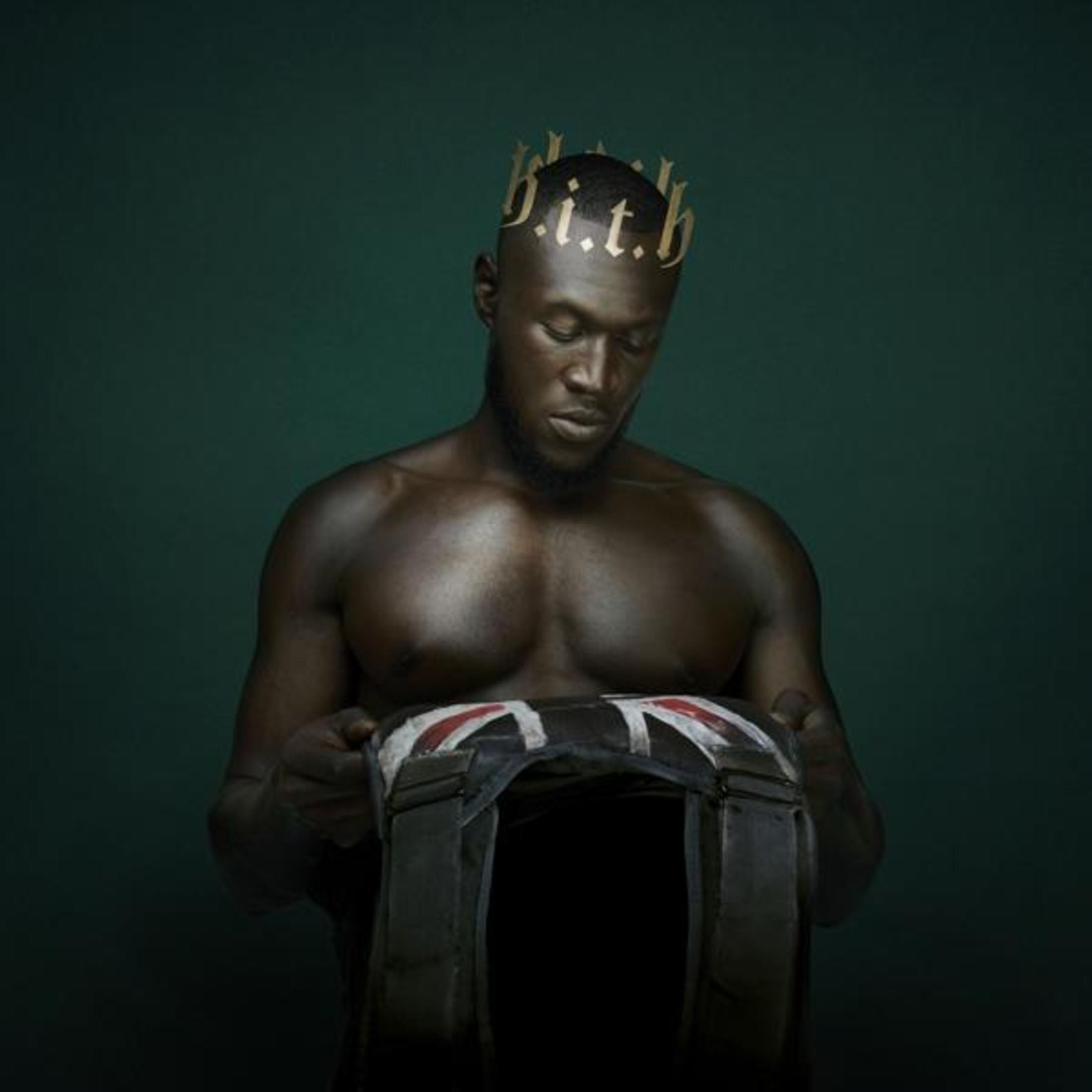 Copertina dell'album, un uomo nero tiene un gilet, corona b.i.t.b.