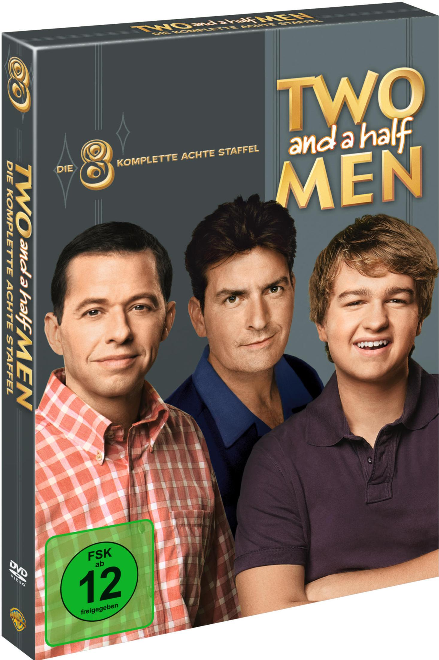 DVD-Cover von Two and a Half Men, Staffel 8, mit den drei Hauptdarstellern.