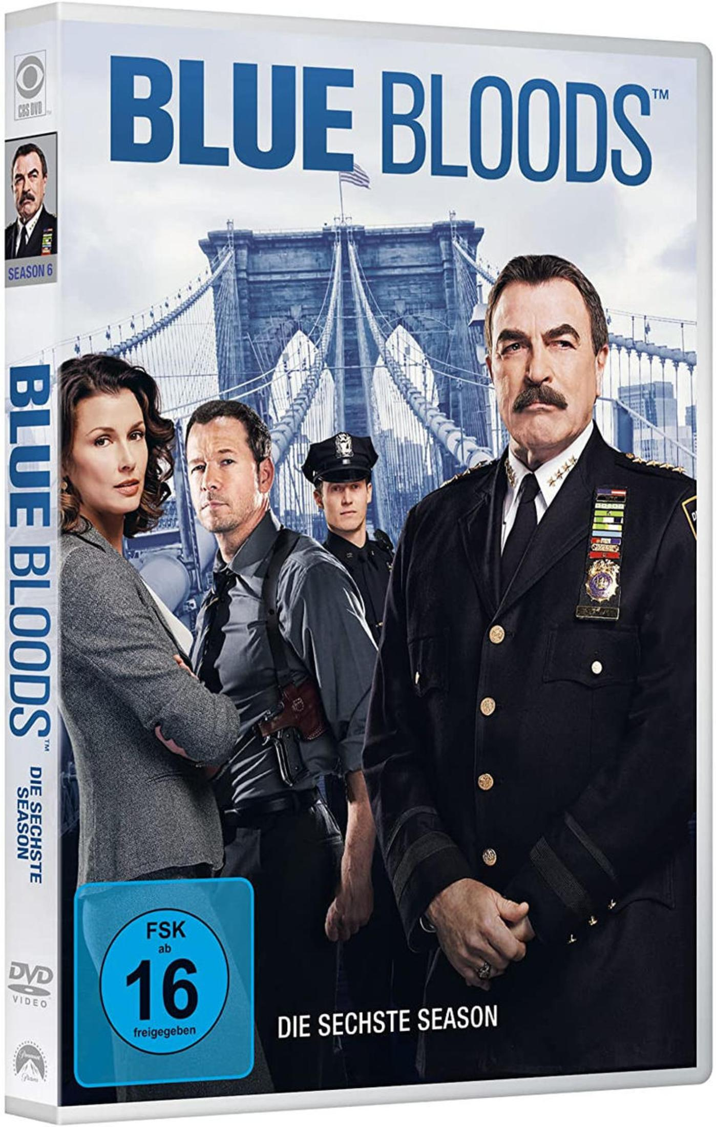 DVD-Cover von Blue Bloods Season 6 mit Tom Selleck und Cast vor der Brooklyn Bridge.