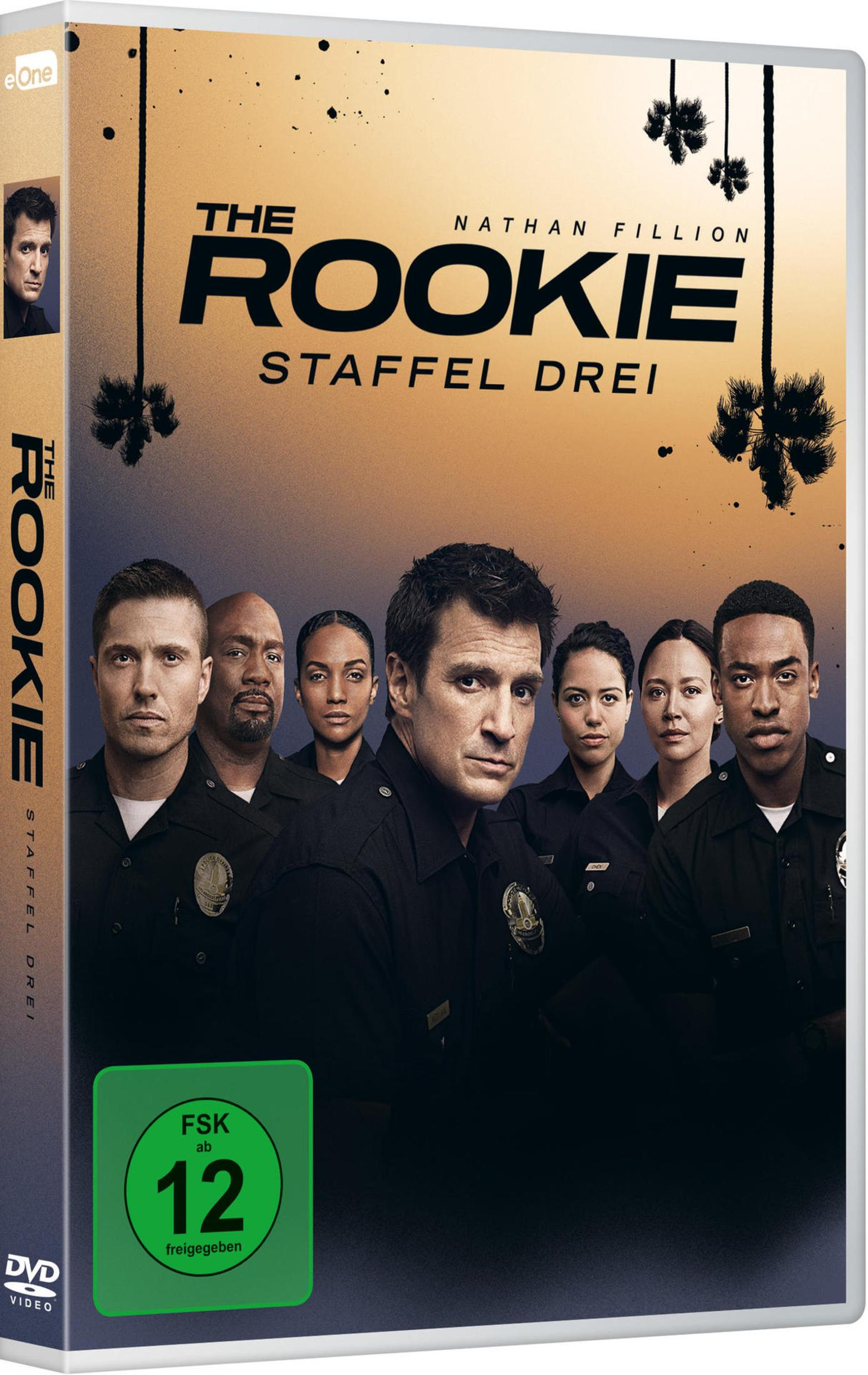 DVD-Hülle von The Rookie Staffel 3 mit sieben Polizisten in Uniform vor einem Sonnenuntergang und Palmenschatten.