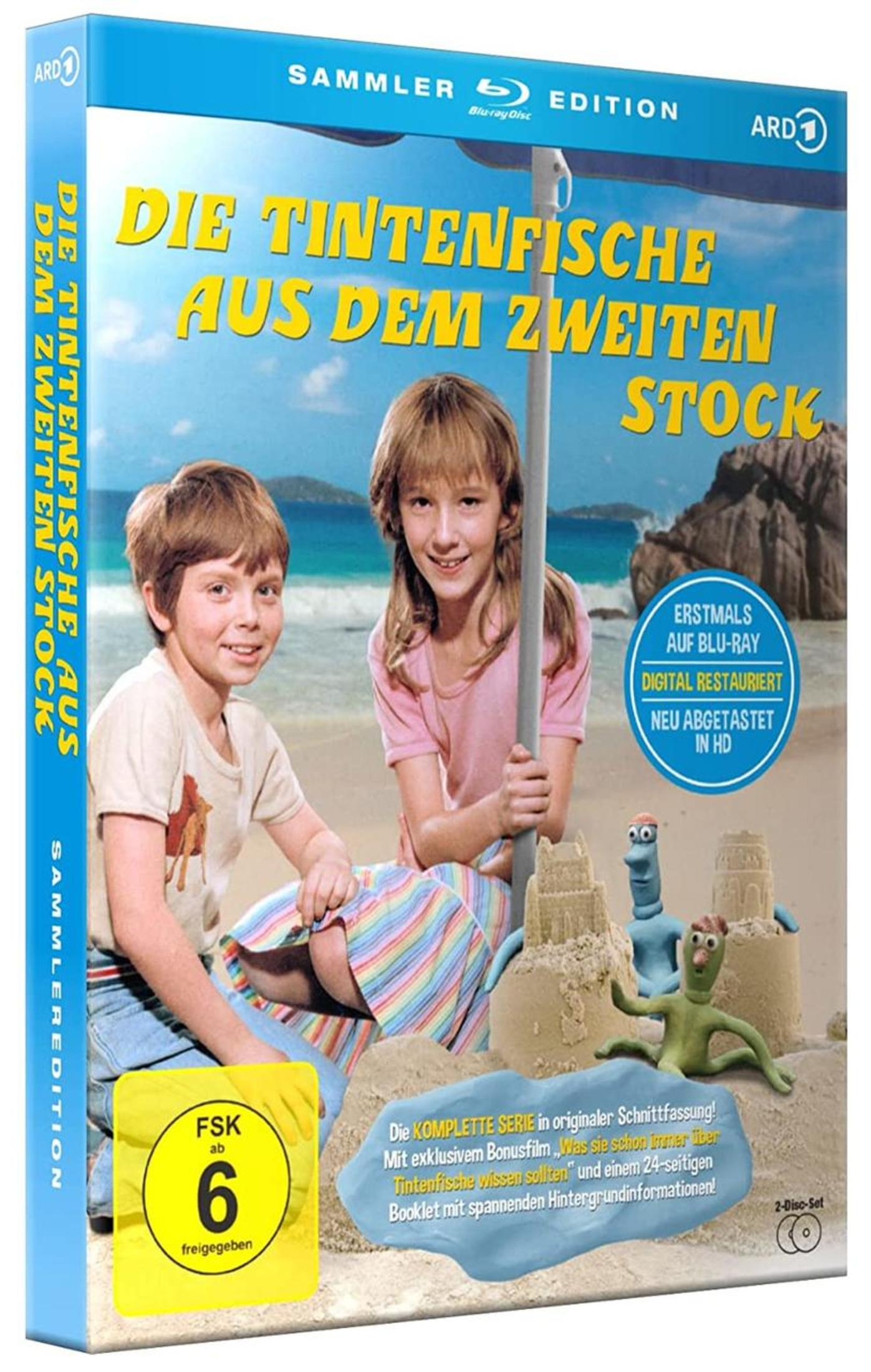 Blu-ray-Hülle mit zwei Kindern am sonnigen Strand, Sandburgen und blauen Spielzeug-Tintenfischen im Vordergrund.