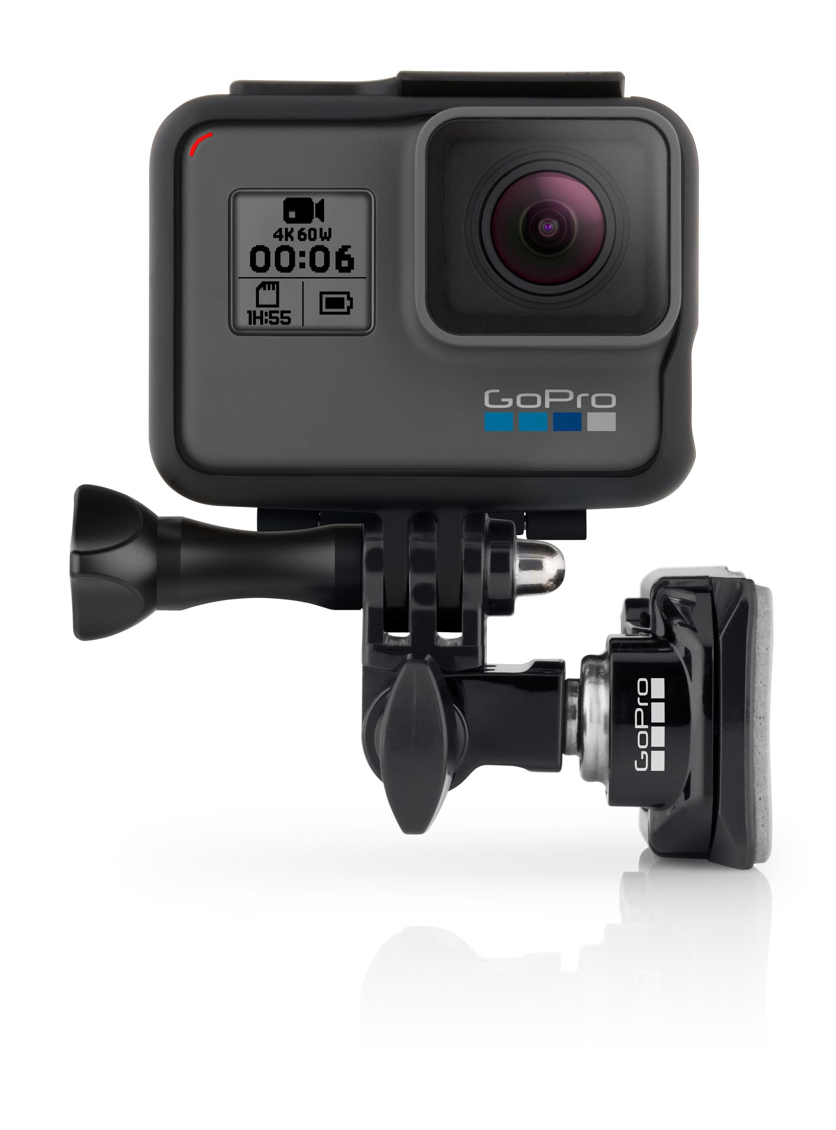 Fotocamera GoPro su un supporto. La fotocamera è nera con uno schermo che mostra l'ora e la modalità.