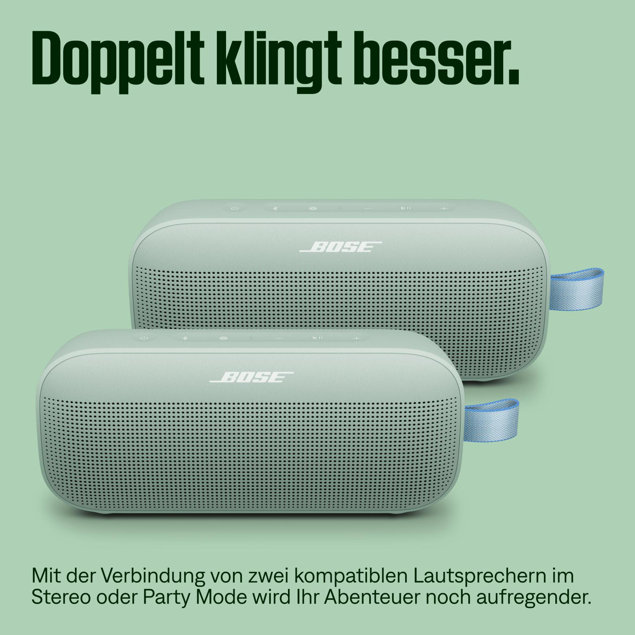 Zwei Bose-Lautsprecher in Hellgrün mit blauem Riemen auf weißem Hintergrund.