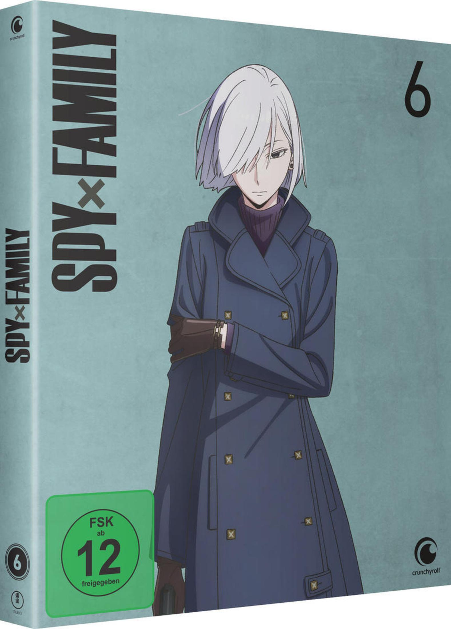 Boîte de Spy x Family volume 6, avec une femme en manteau bleu.