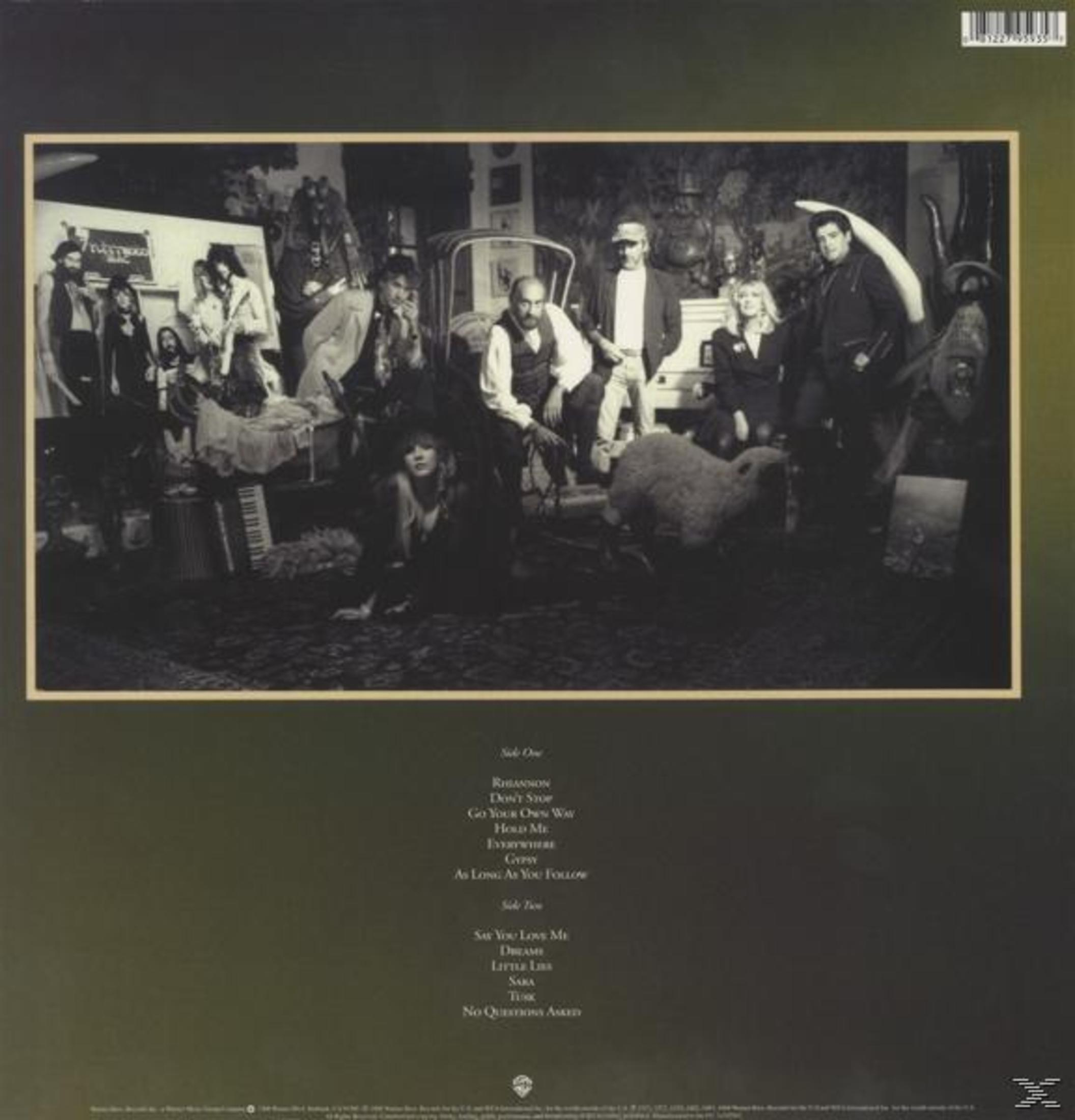 Copertina dell'album con un gruppo di persone e una pecora. I titoli delle canzoni sono in basso.