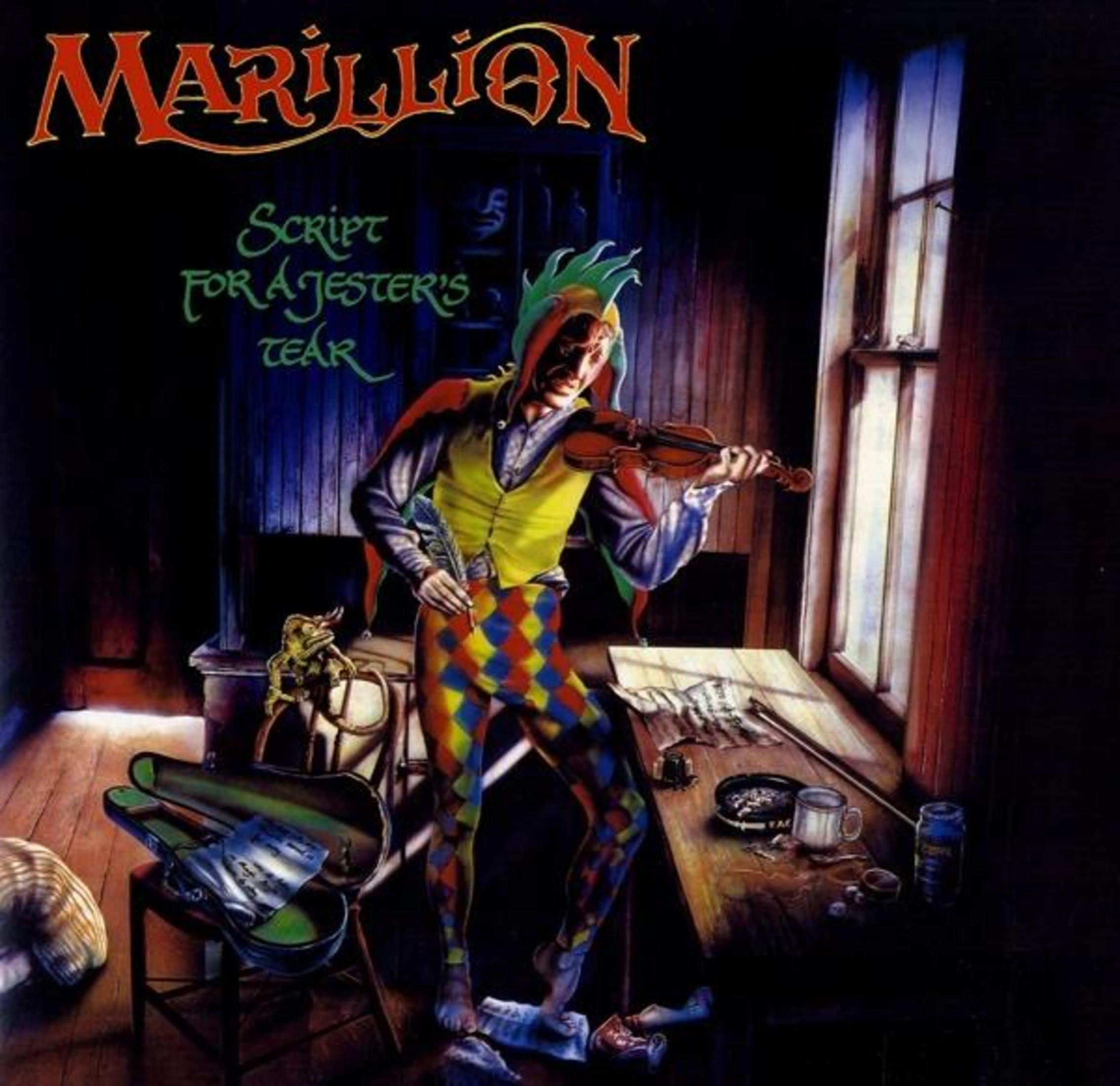 Copertina dell'album. Un giullare che suona il violino. Una stanza buia con un tavolo. Testo: Marillion, Script For A Jester's Tear.
