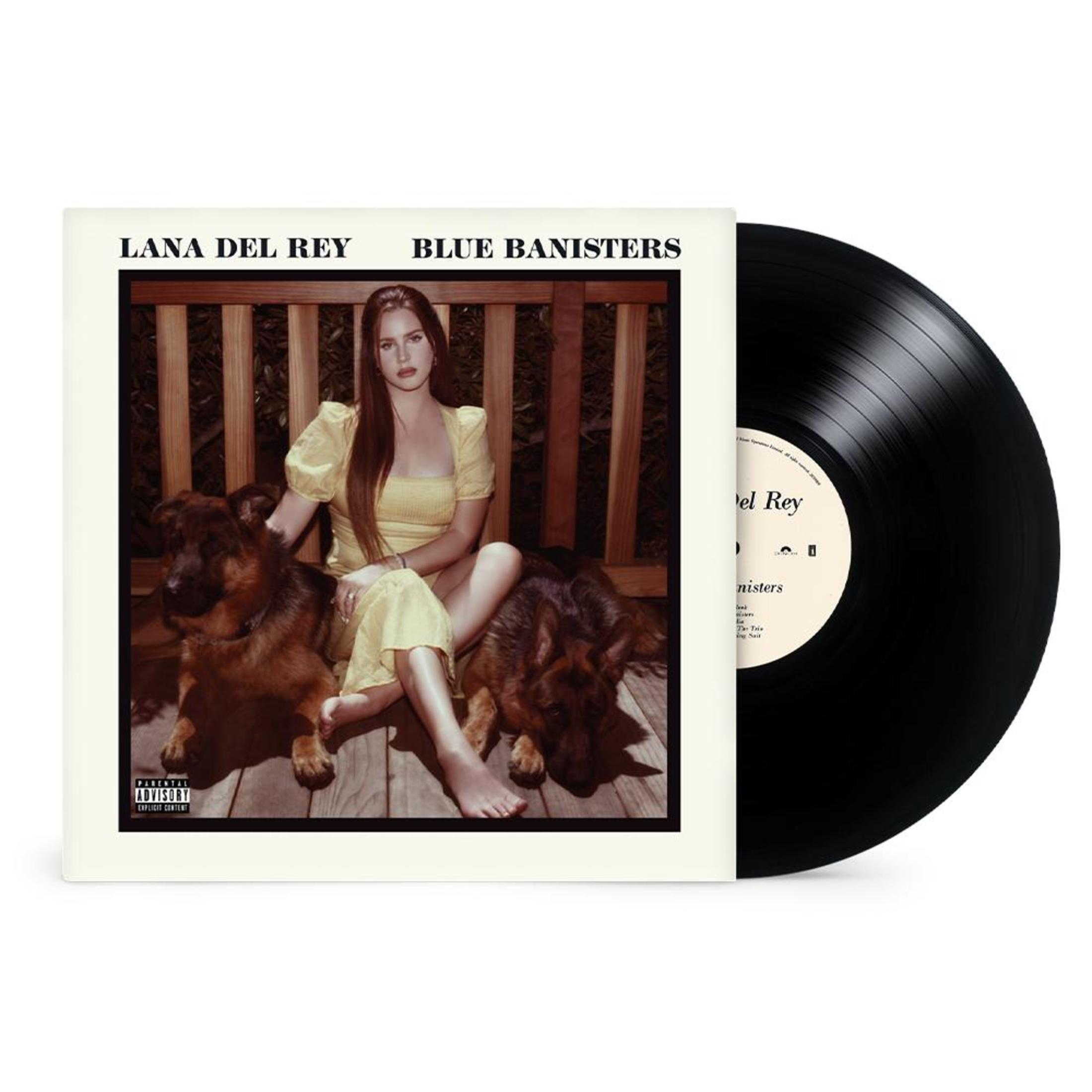 Copertina dell'album: Lana Del Rey, seduta con due cani su un ponte. Un disco in vinile è accanto alla copertina.