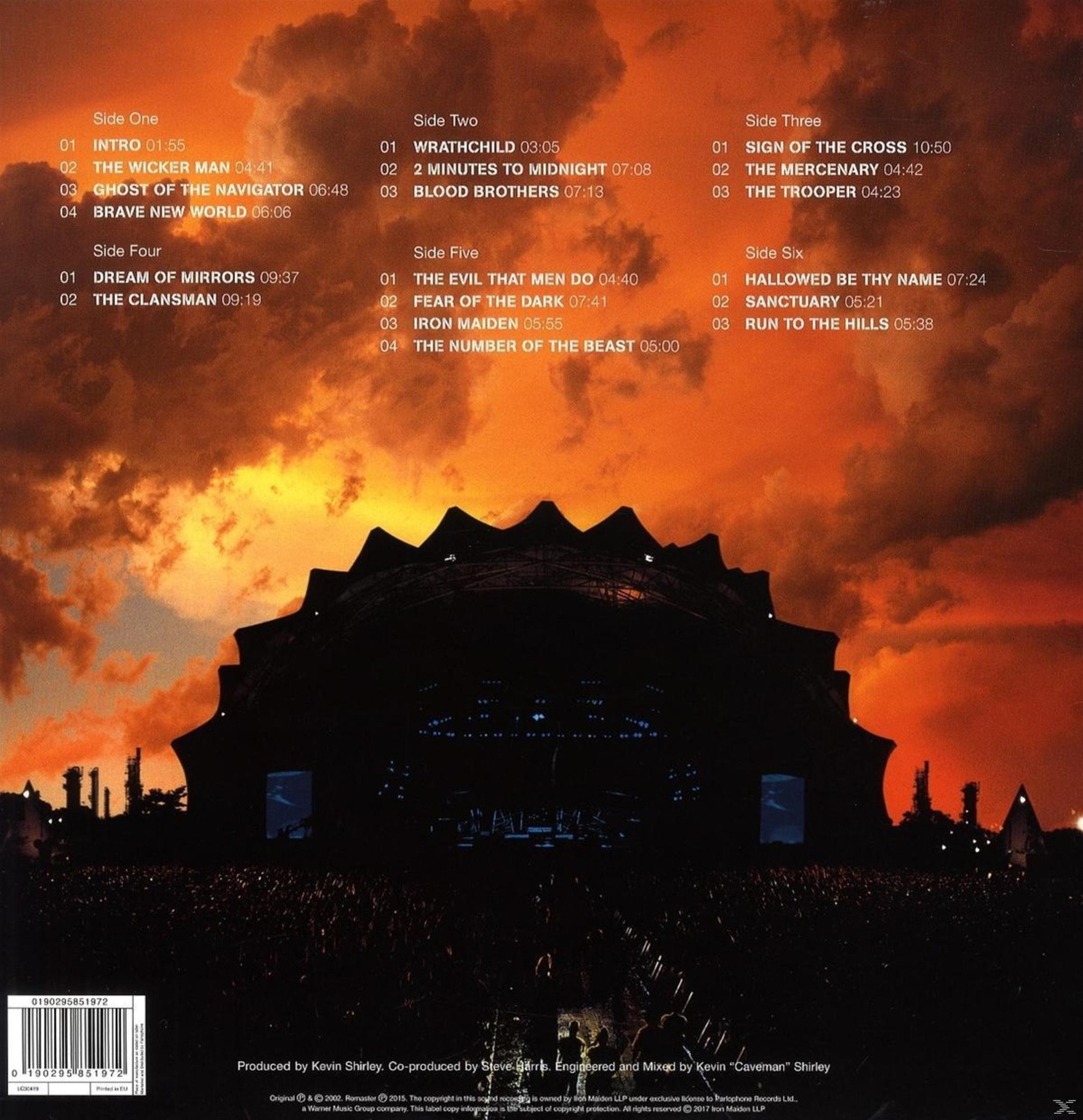Retro copertina dell'album. Un palco è sagomato contro un tramonto. Il testo elenca i titoli delle canzoni.