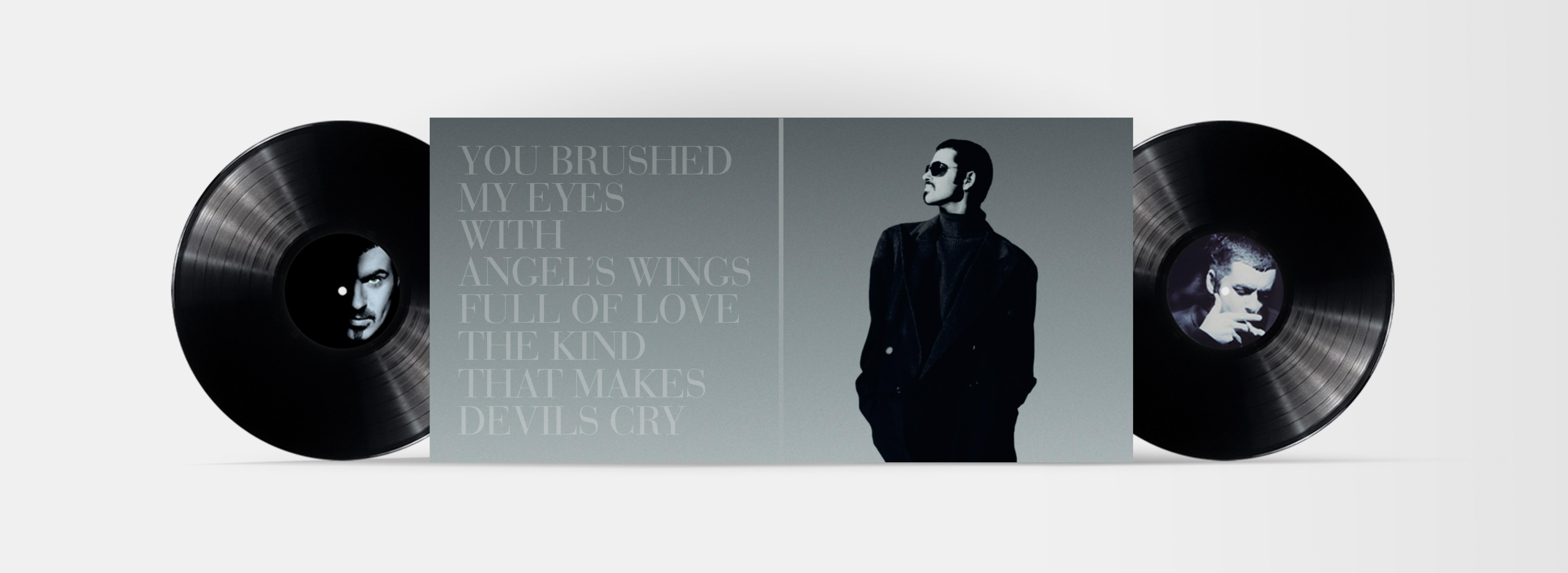 Copertina dell'album con due dischi in vinile nero e un libretto al centro.