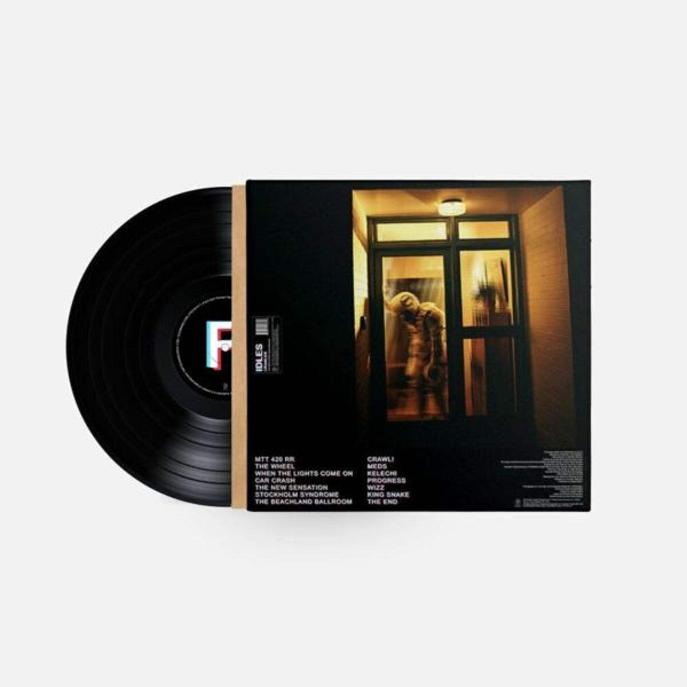 Copertina dell'album: Un disco in vinile e una copertina con una persona in una porta. Bianco e nero.