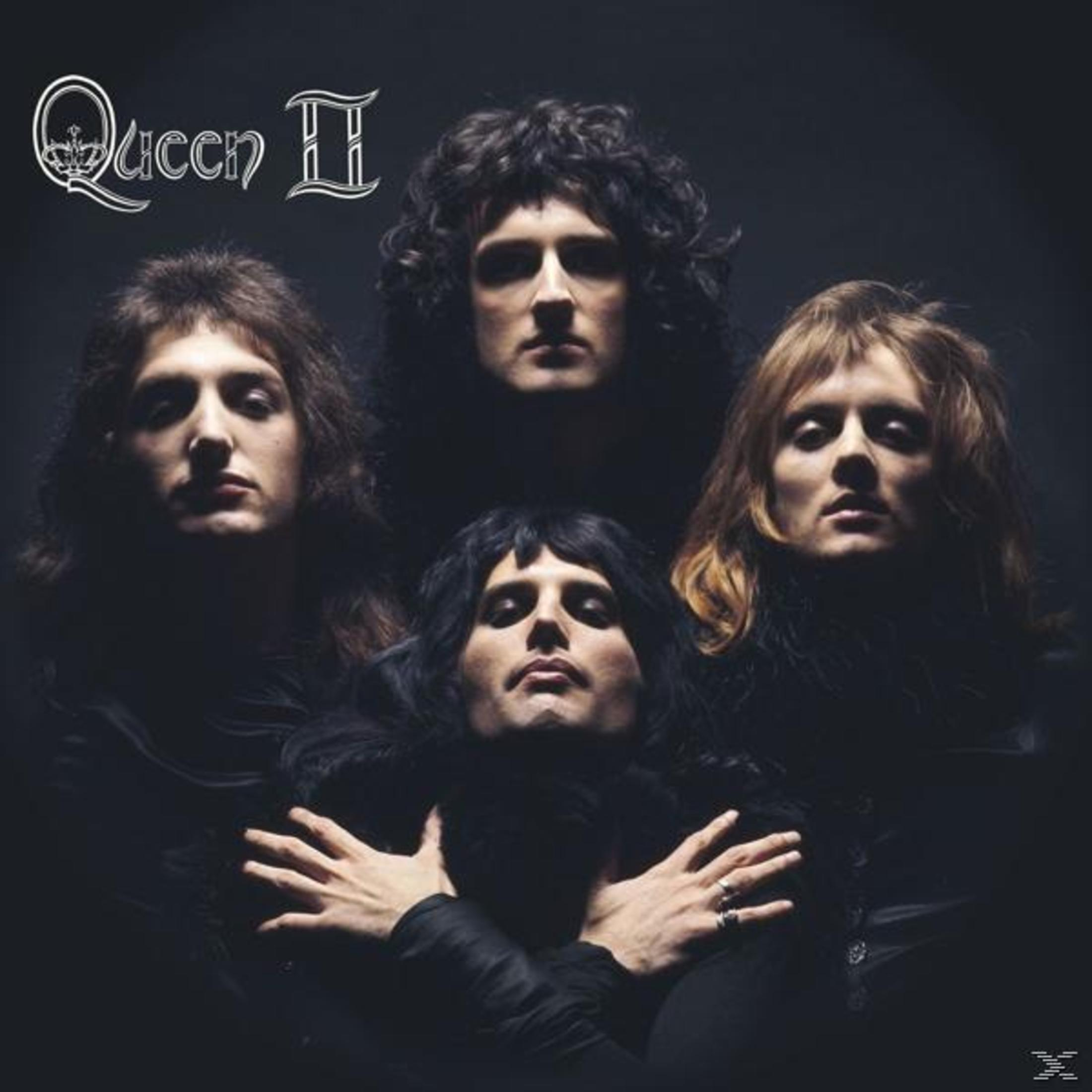 Albumcover: Vier mensen in het zwart, de titel is 'Queen II' met een donkere achtergrond.