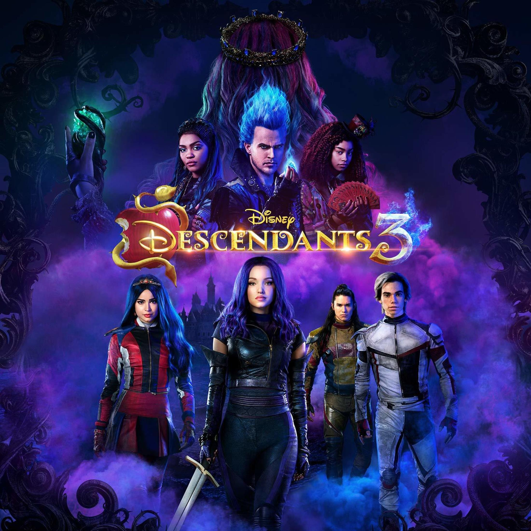 Affiche du film Descendants 3 avec des personnages. Tons violets et bleus, une couronne et un orbe magique.