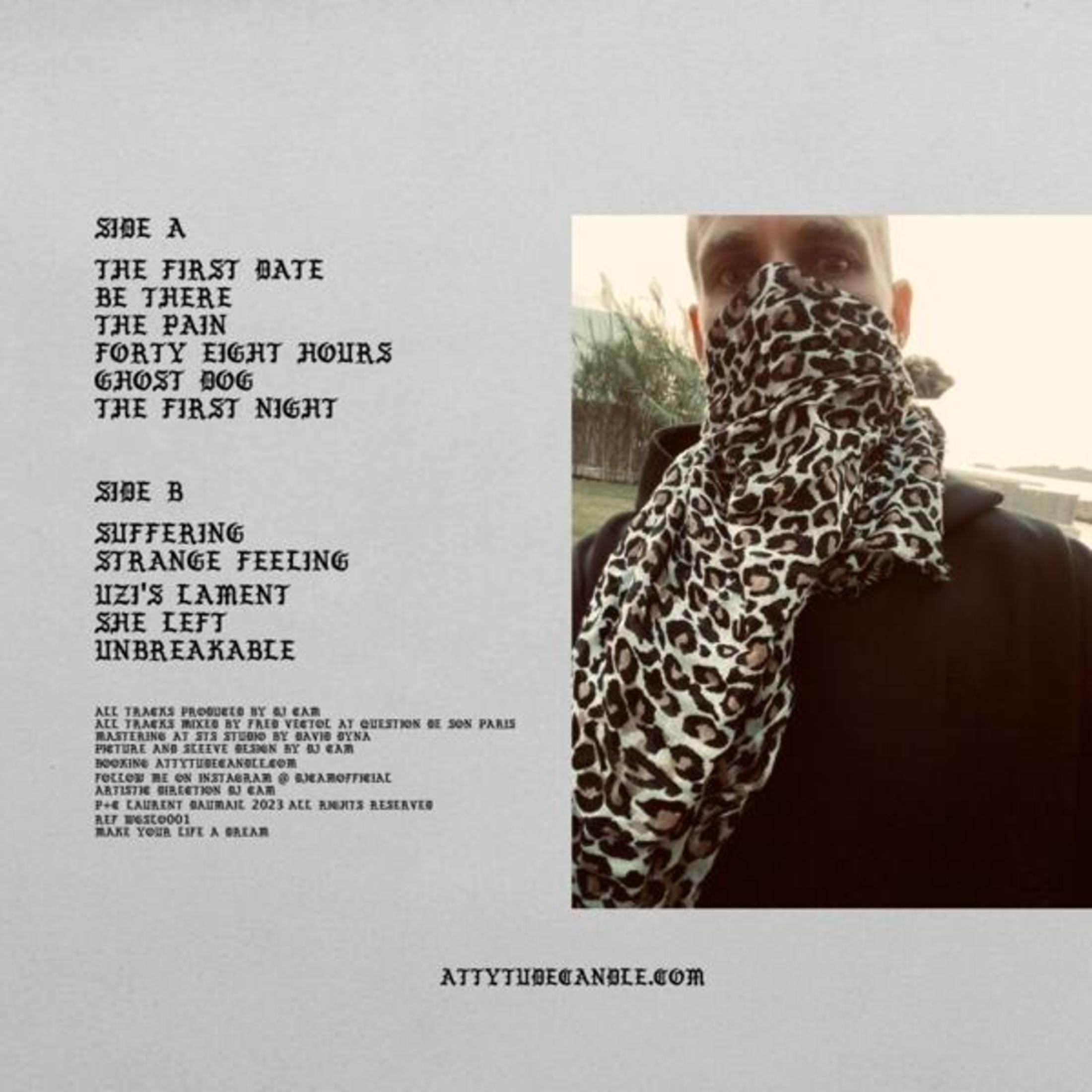 Tracklist dell'album e un uomo con una sciarpa che copre parzialmente il viso.