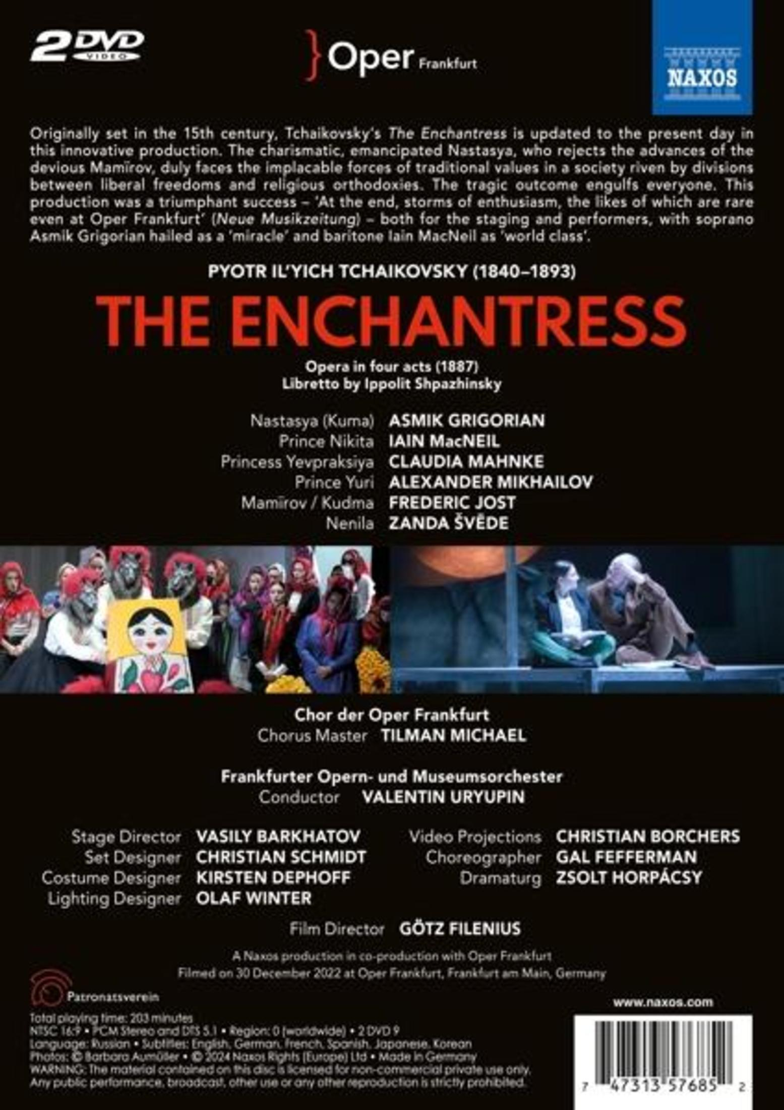 Portada de ópera: Personas con trajes con texto 'The Enchantress' y nombres de artistas y orquesta.
