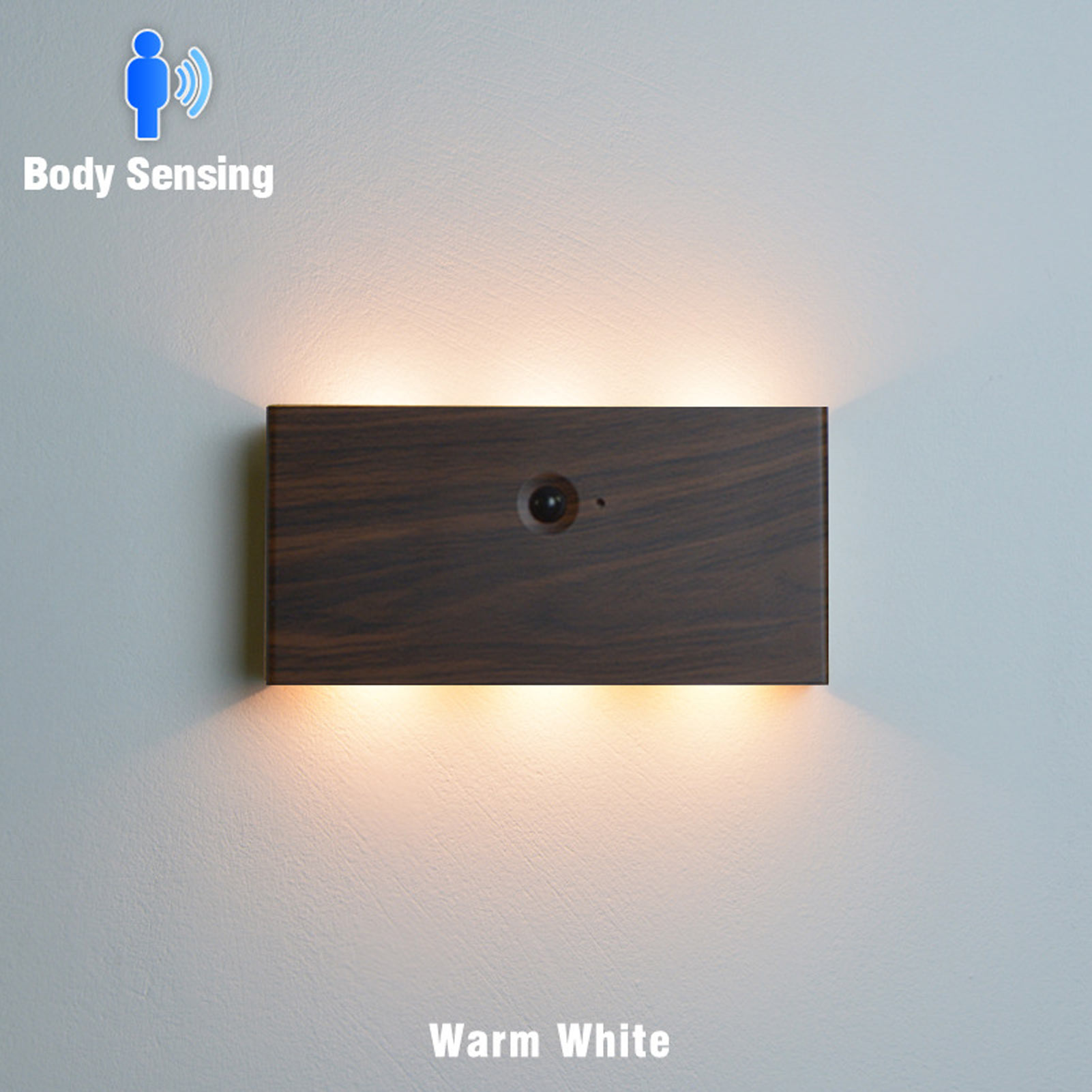 Eine wandmontierte Holzleuchte mit warmweißen Lichtern und einer Körpererkennungsfunktion.