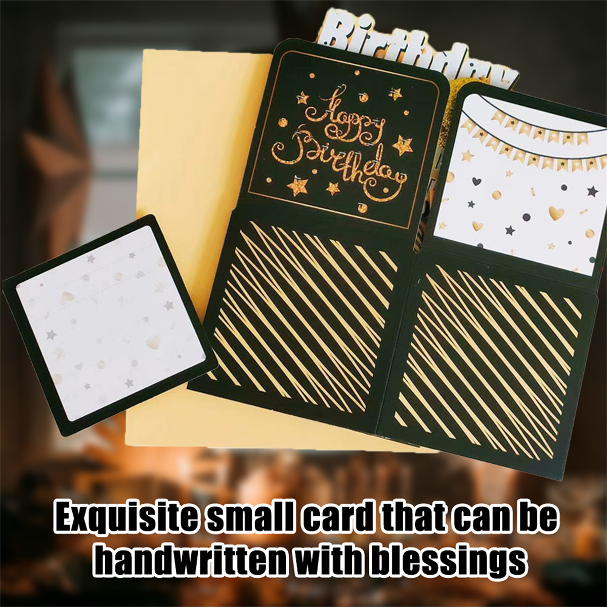 Offene Geburtstagskarte mit goldenen Akzenten. Text sagt 'happy birthday'. Gelber Hintergrund, schwarz-gold gestreift und dekoriert.