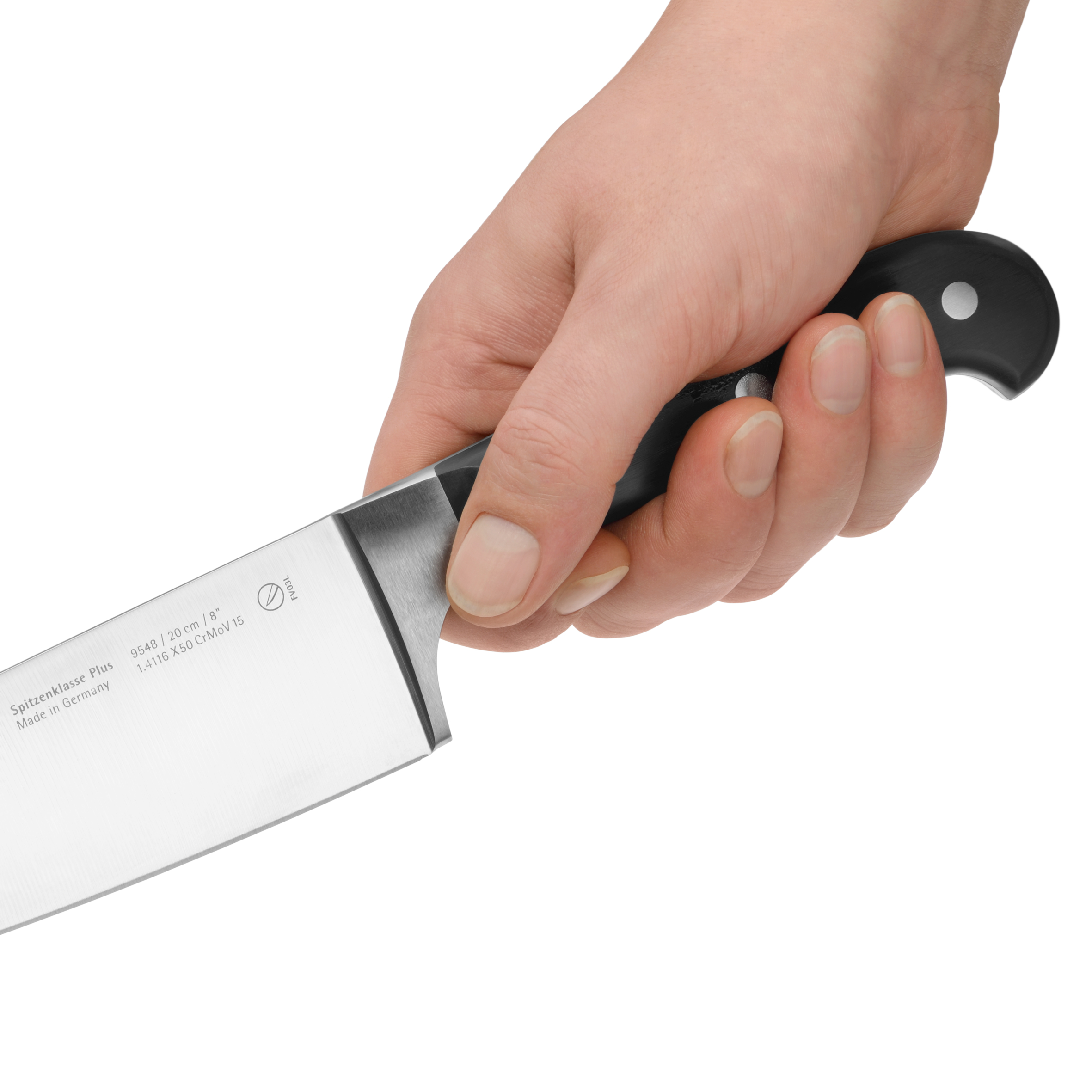 Eine Hand, die ein Edelstahlmesser mit schwarzem Griff hält, Klinge nach rechts.