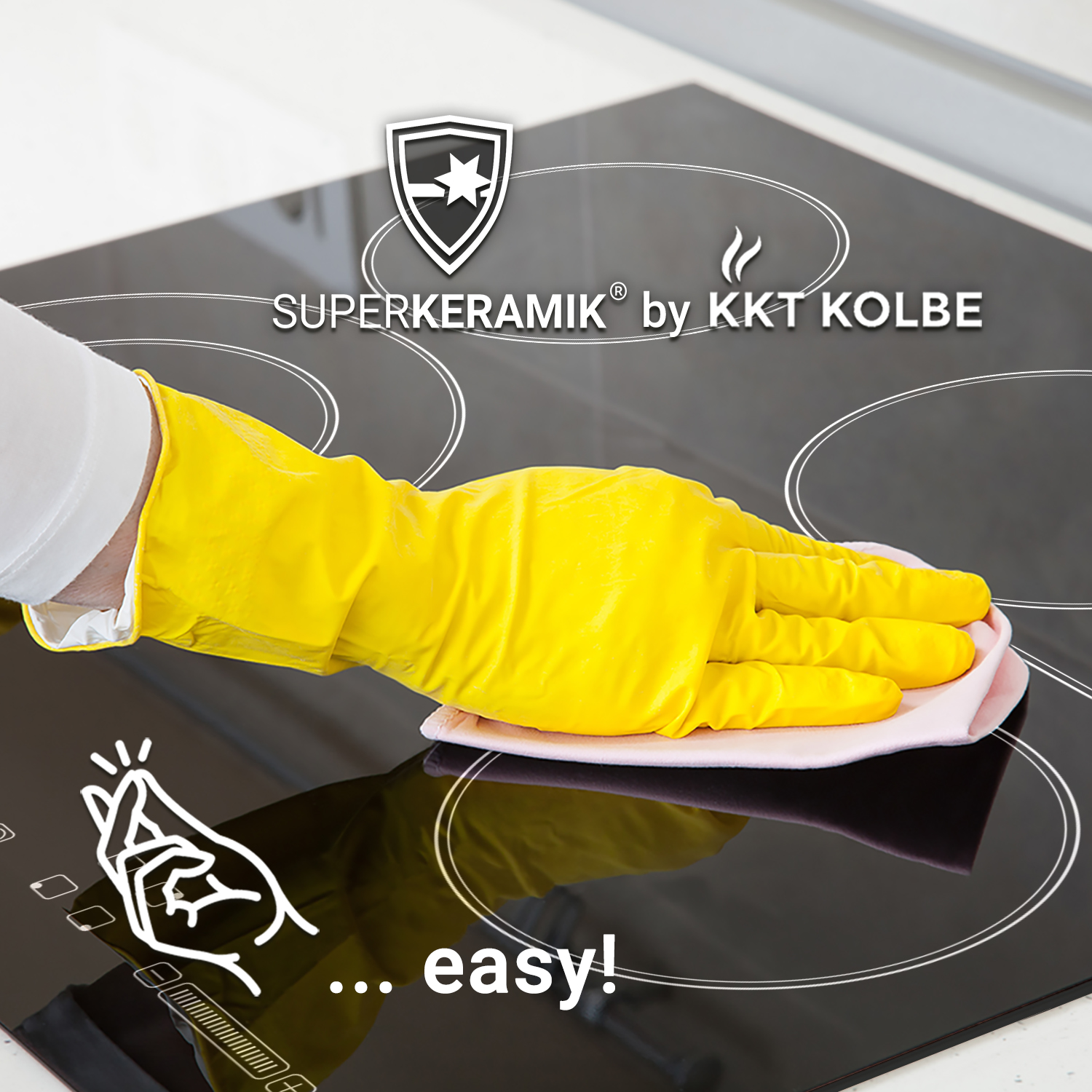 Eine Person mit gelben Handschuhen reinigt ein schwarzes Kochfeld mit einem rosa Tuch. Text: '...easy!'.