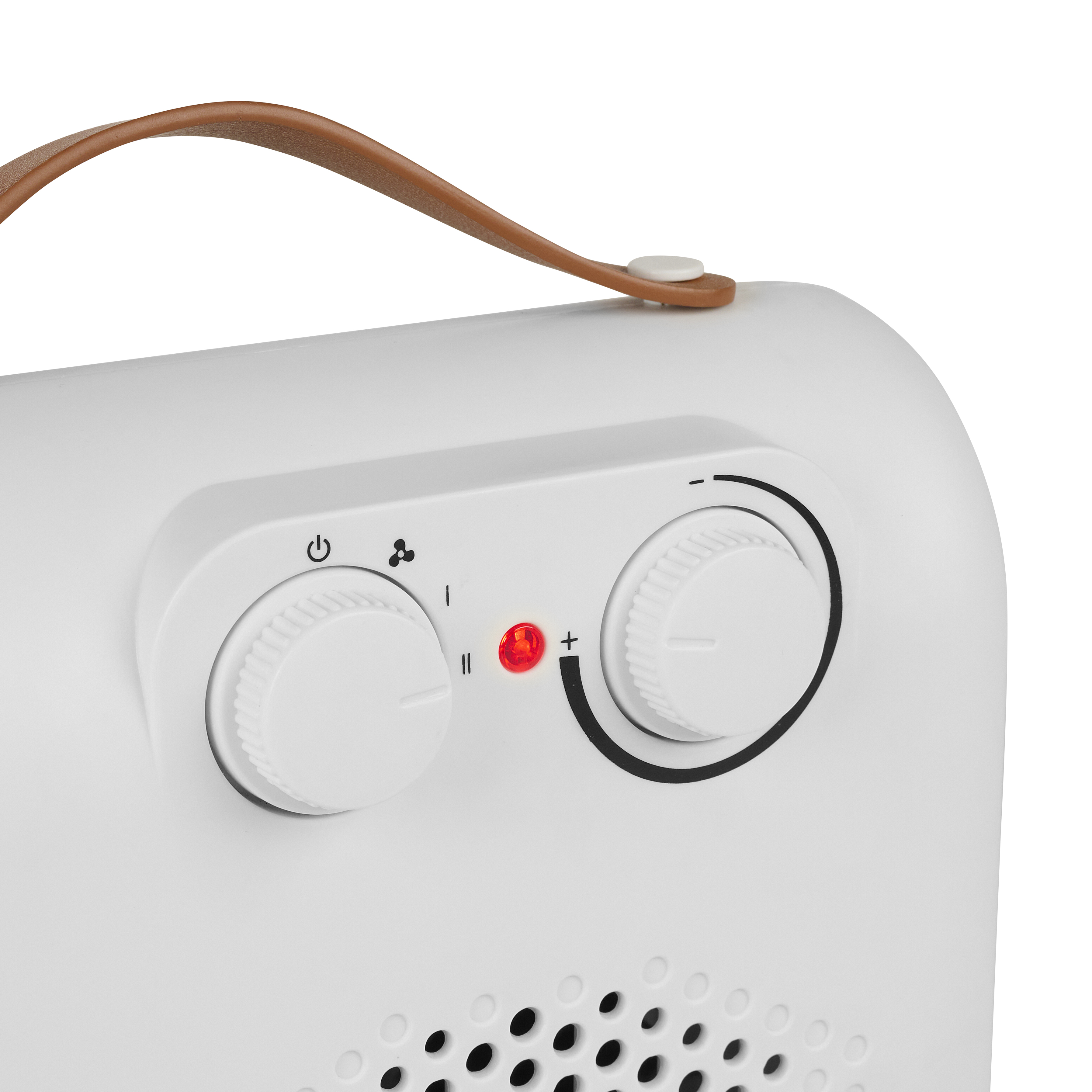 Biały grzejnik wentylatorowy z dwoma pokrętłami i brązowym uchwytem. Czerwone światło włączone.