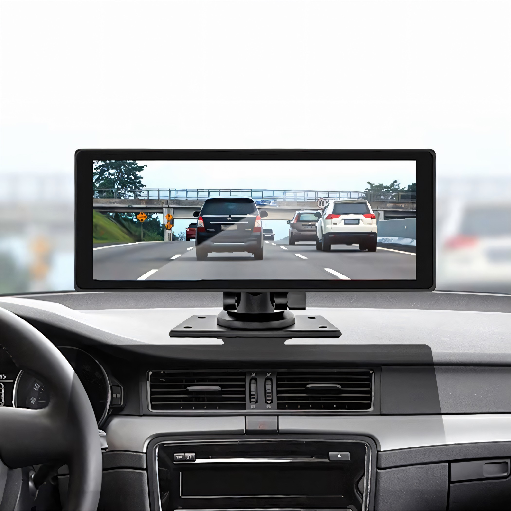 Armaturenbrett mit einem Rückspiegel, der Autos auf einer Autobahn zeigt.