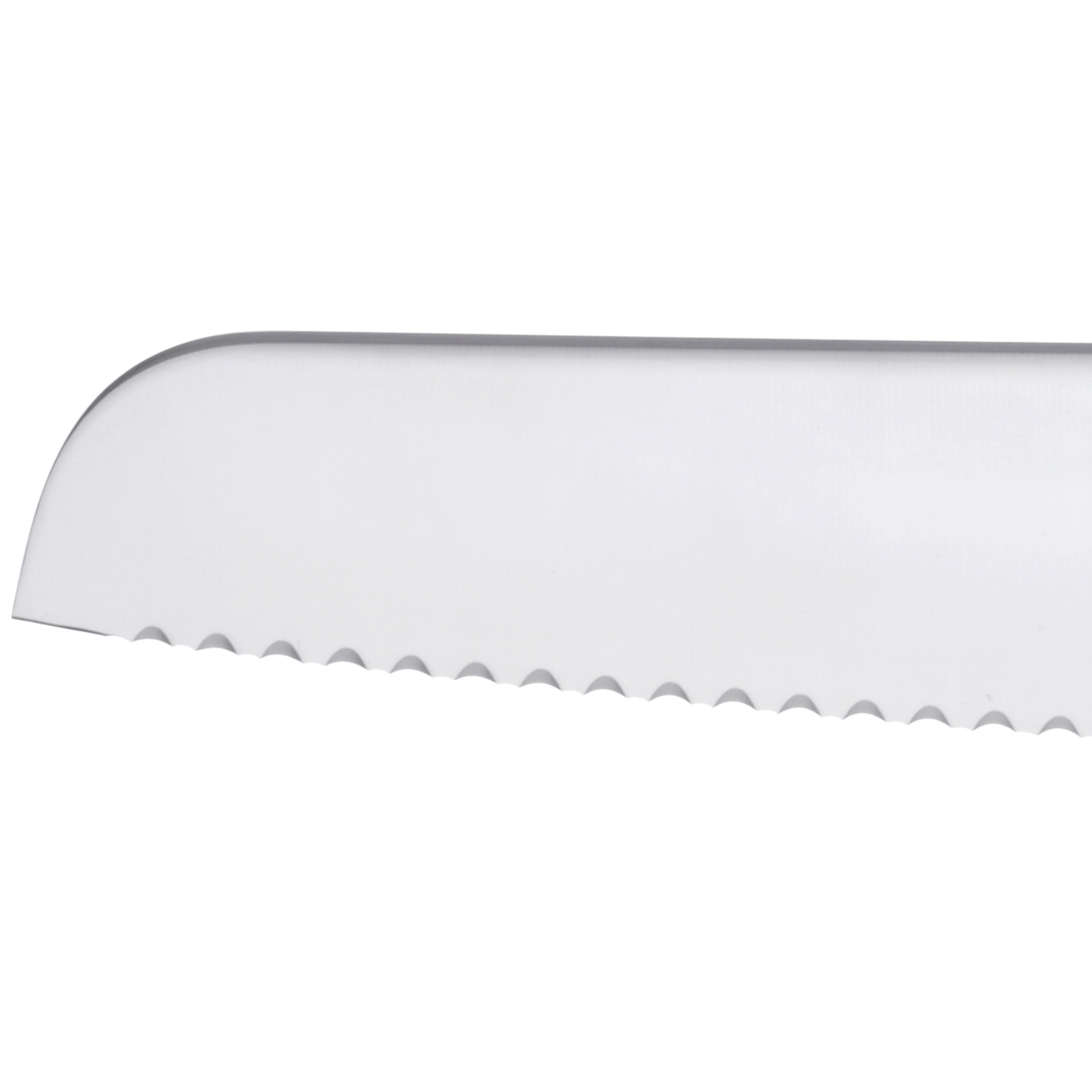 Nahaufnahme eines Brotmessers mit gezahnter Klinge, auf weißem Hintergrund.