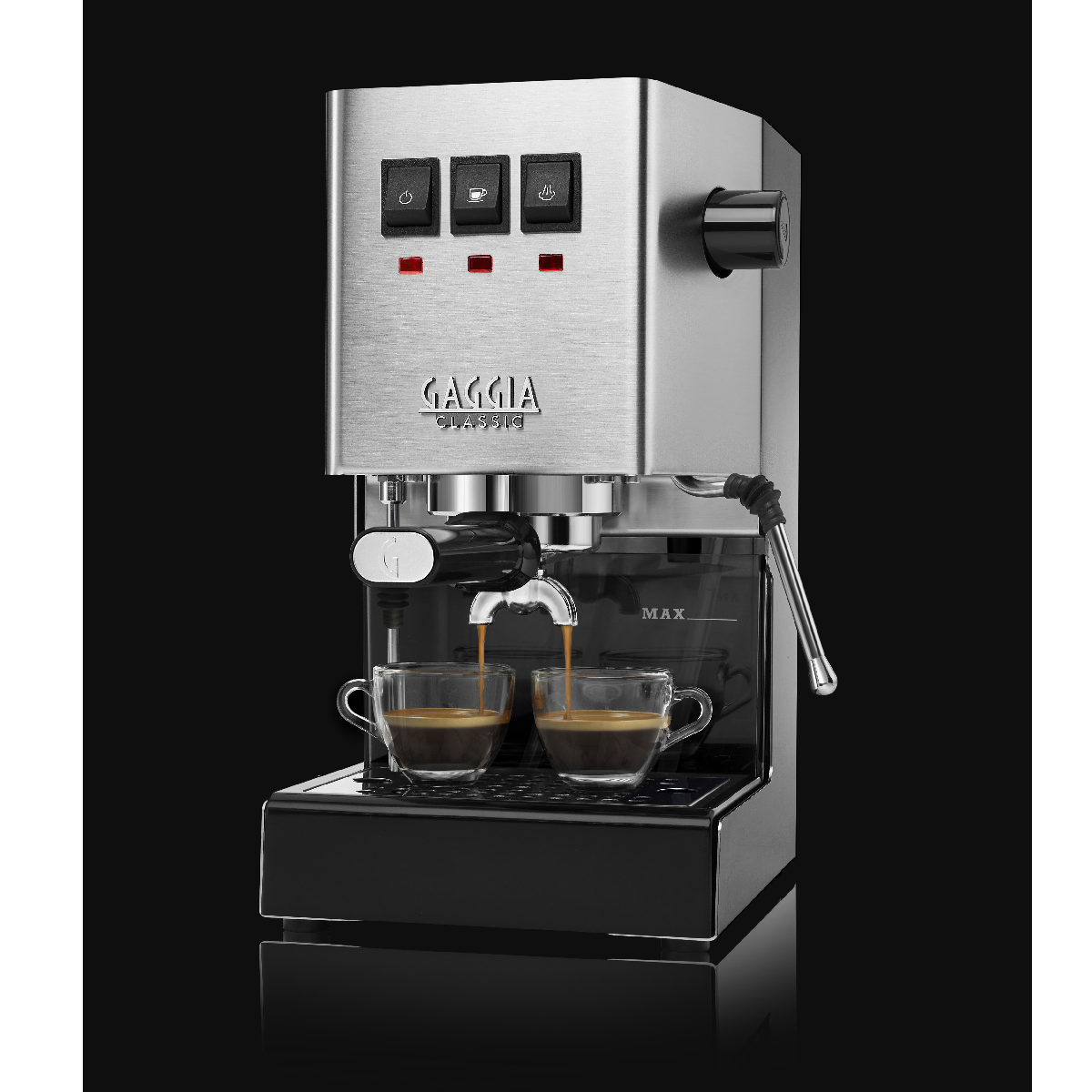 Silberne Gaggia Classic Espressomaschine mit schwarzem Sockel, zwei Gläser werden mit Espresso gefüllt.