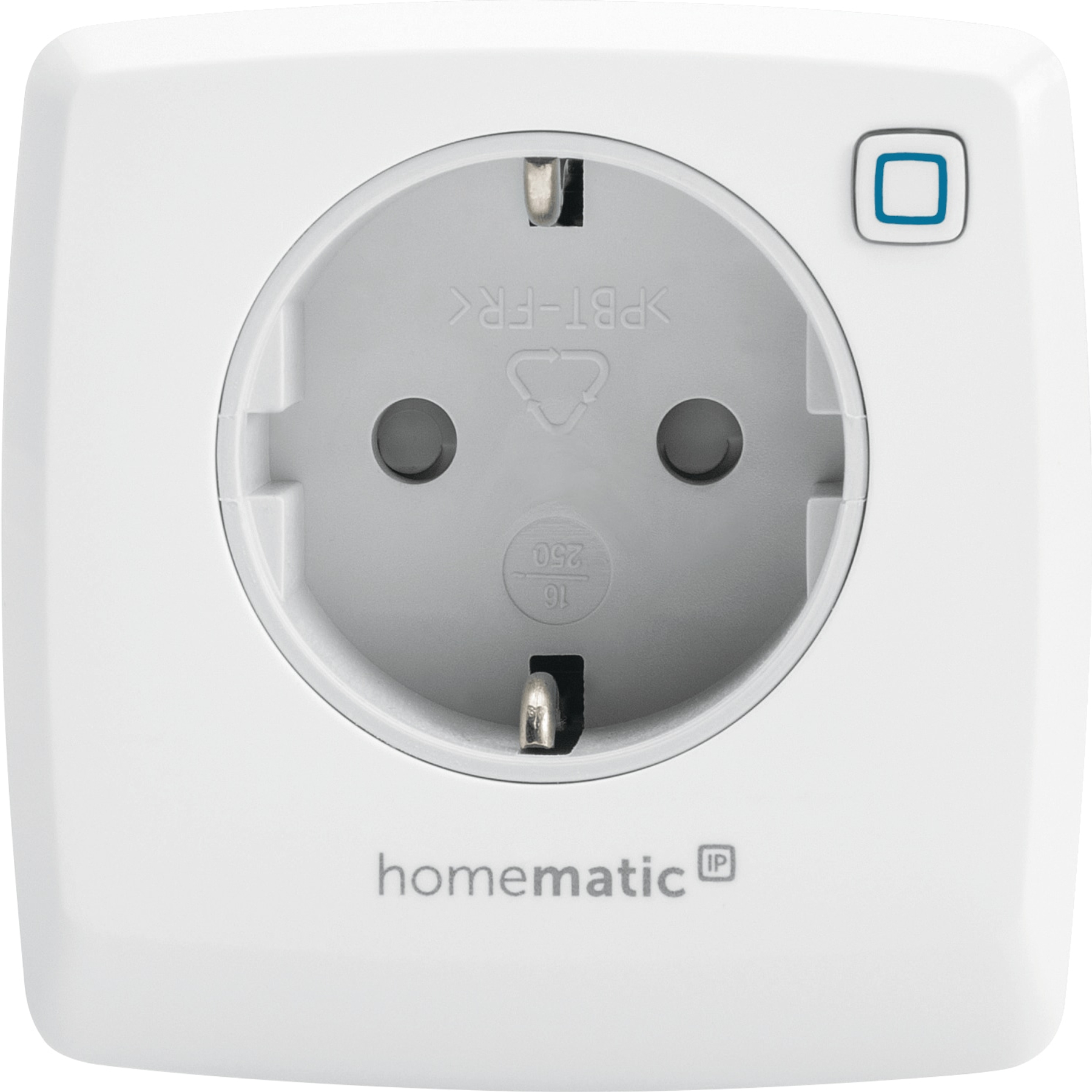 Ein weißer Smart-Stecker mit runder Steckdose und blauem Knopf. Die Marke „homematic IP“ ist sichtbar.