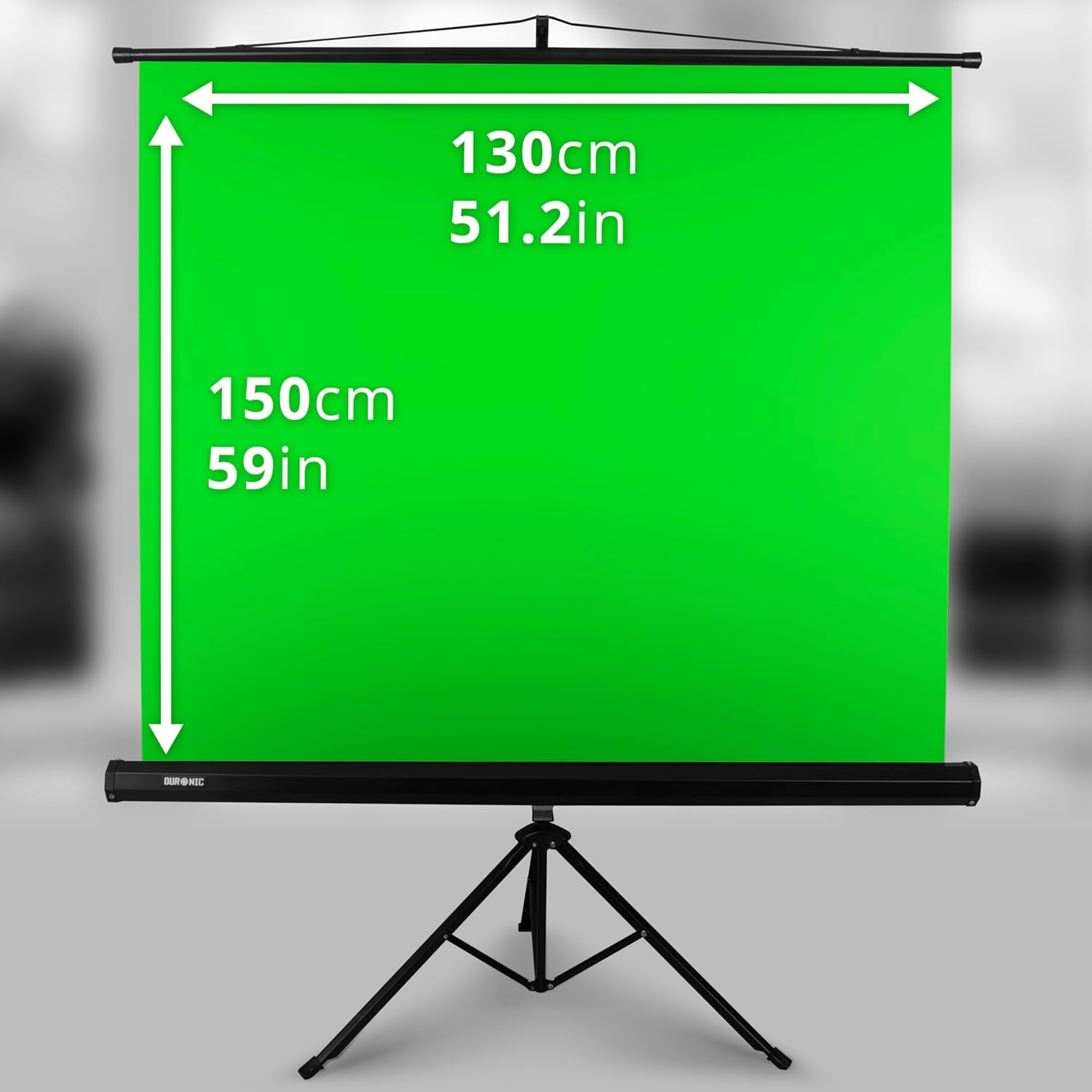 Grüne Projektorleinwand auf einem schwarzen Stativ, mit weißen Größenangaben.
