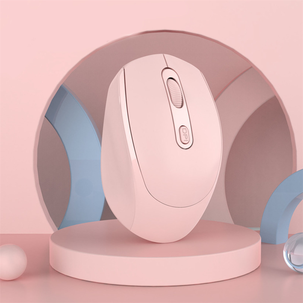 Pinke kabellose Maus auf einem pinken Podest, mit pinkem und blauem Hintergrund.