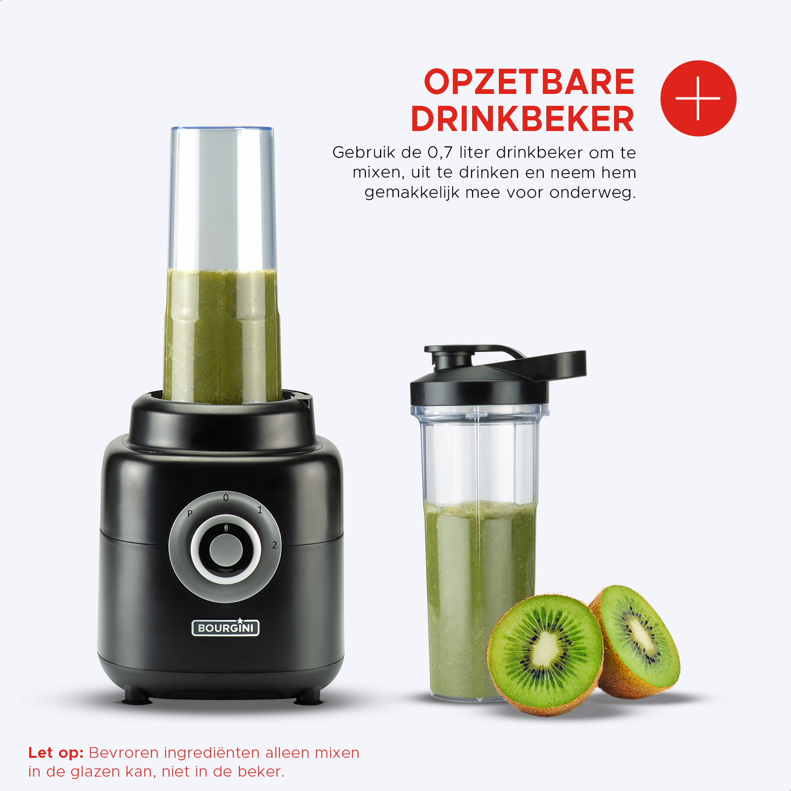 Frullatore con un frullato dentro, un secondo frullato in un bicchiere da asporto e fette di kiwi.