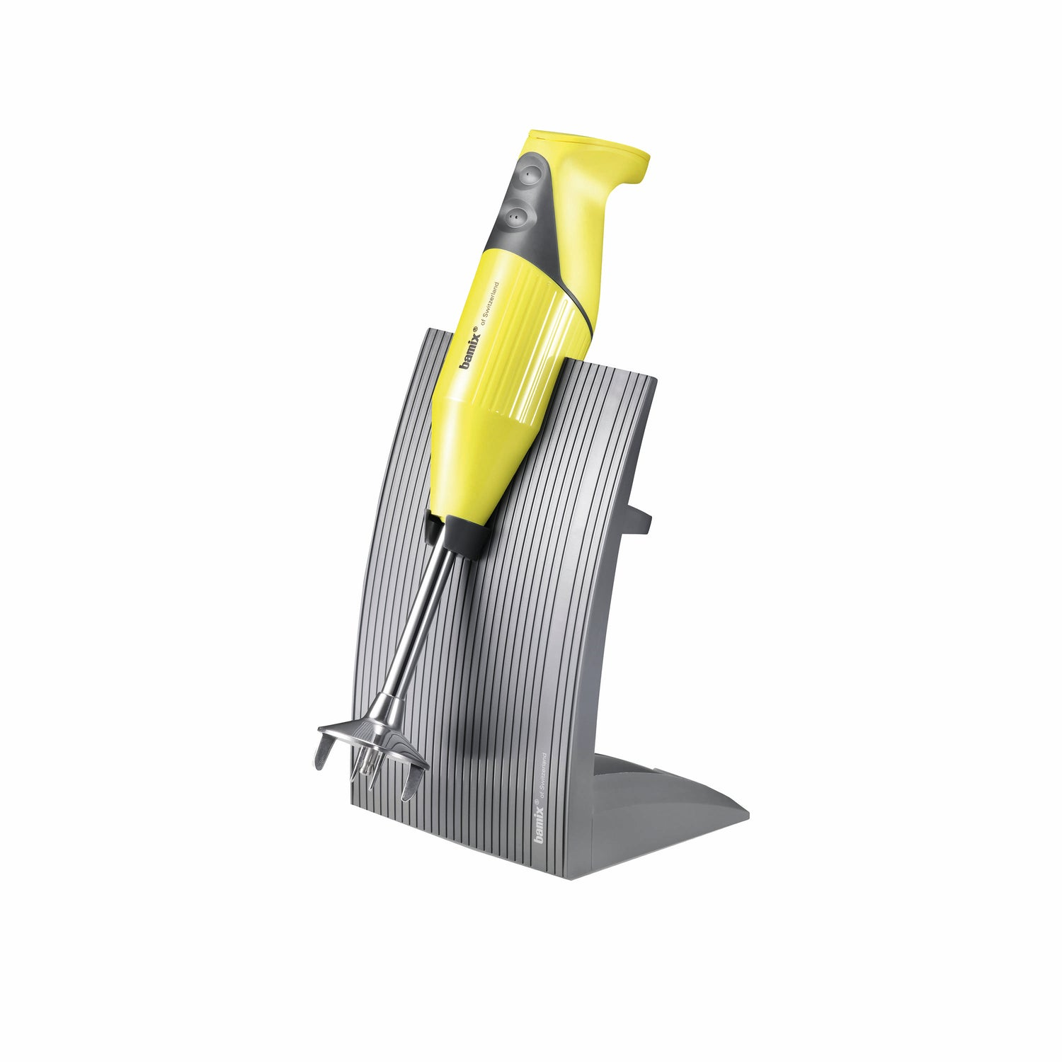 Frullatore a immersione giallo su supporto grigio. Sfondo bianco.