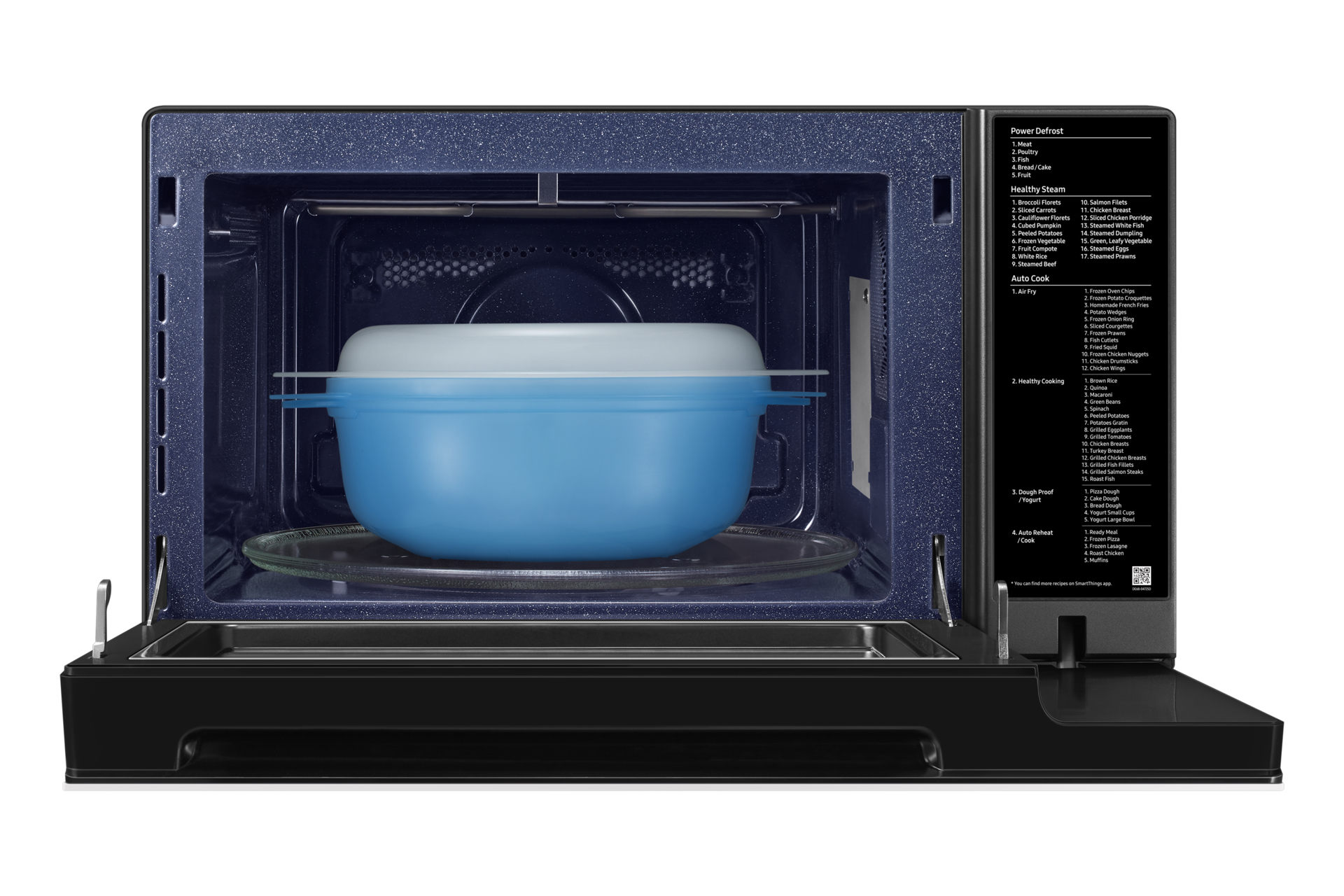 Wnętrze kuchenki mikrofalowej z niebieską miską pośrodku, szklanym talerzem i panelem sterowania.