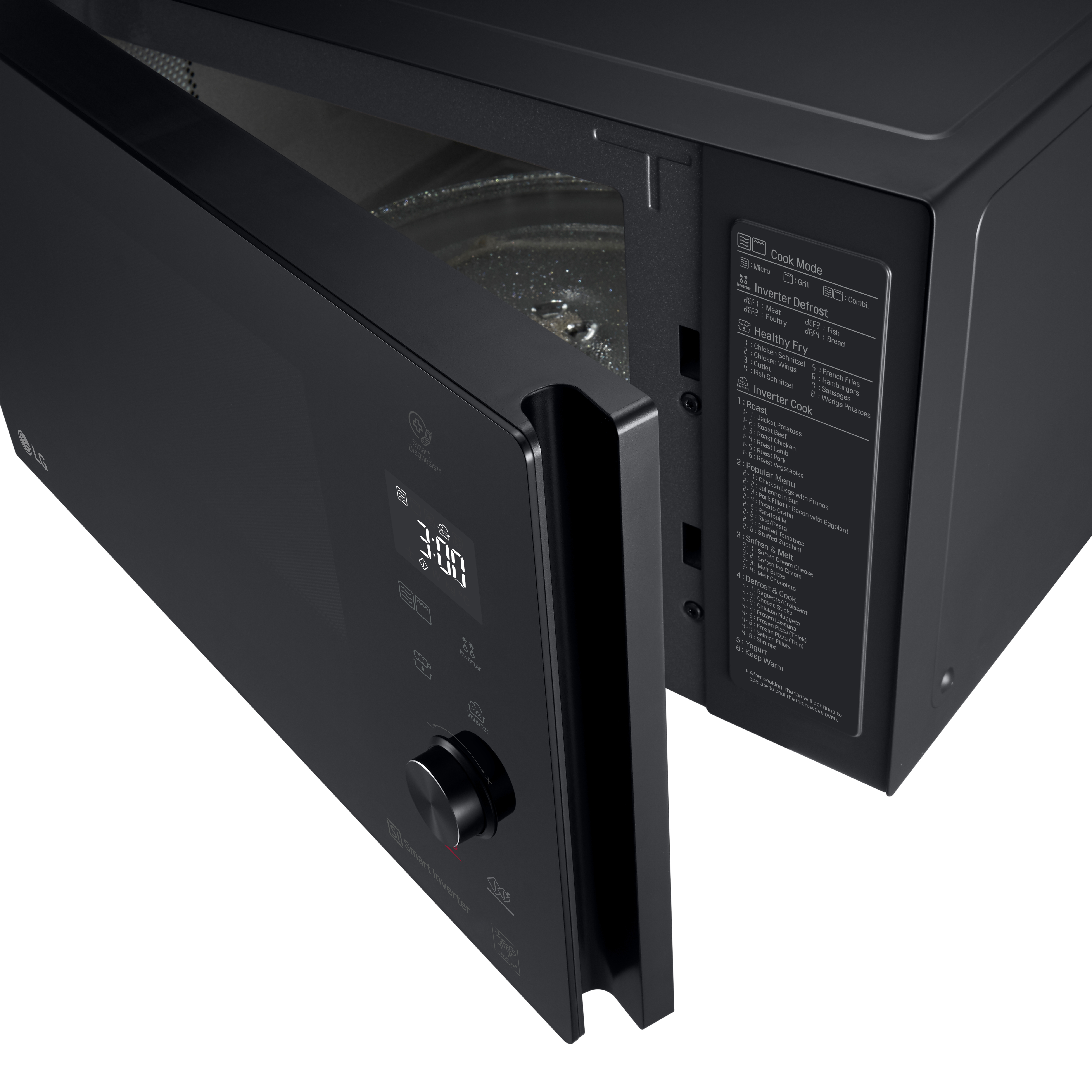 Czarna kuchenka mikrofalowa z uchylonymi drzwiami, pokazująca wnętrze.