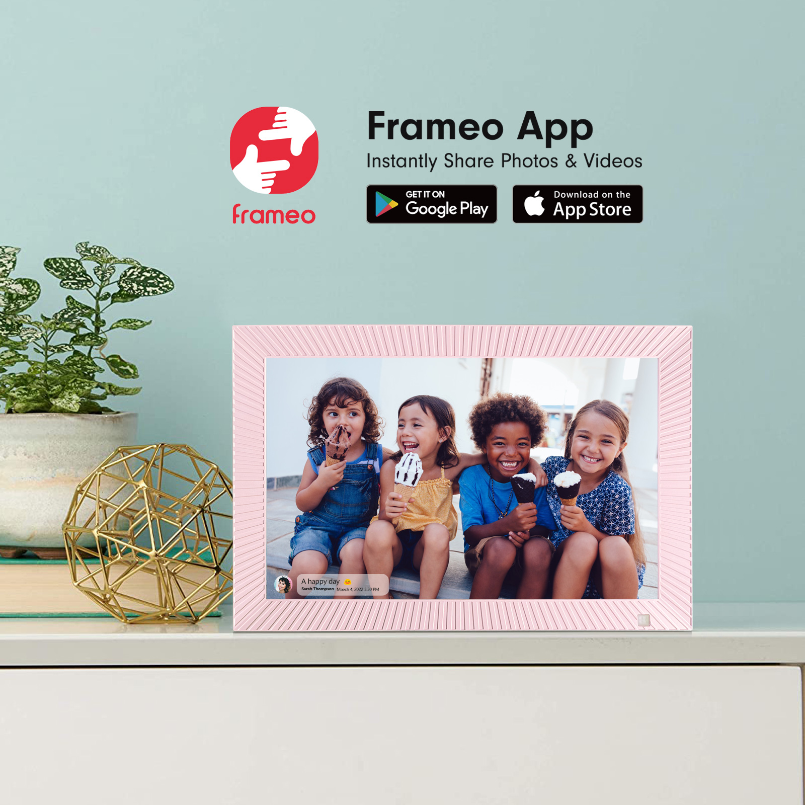 Bilderrahmen mit Kinderfotos, Pflanze und App-Logos auf türkisfarbenem Hintergrund.