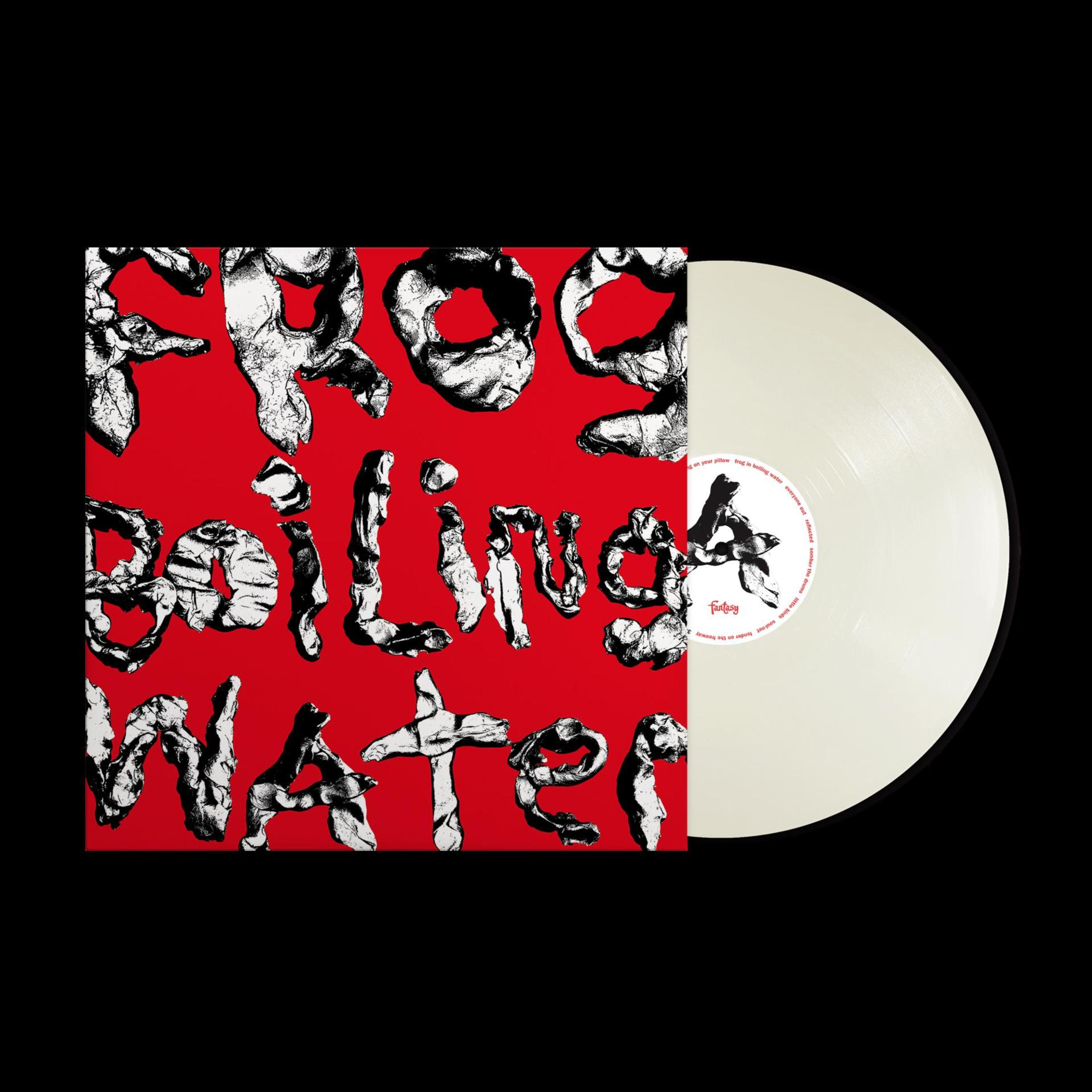 Portada del álbum: texto "FROG Boiling Water" en blanco sobre rojo. Un disco de vinilo a la derecha.