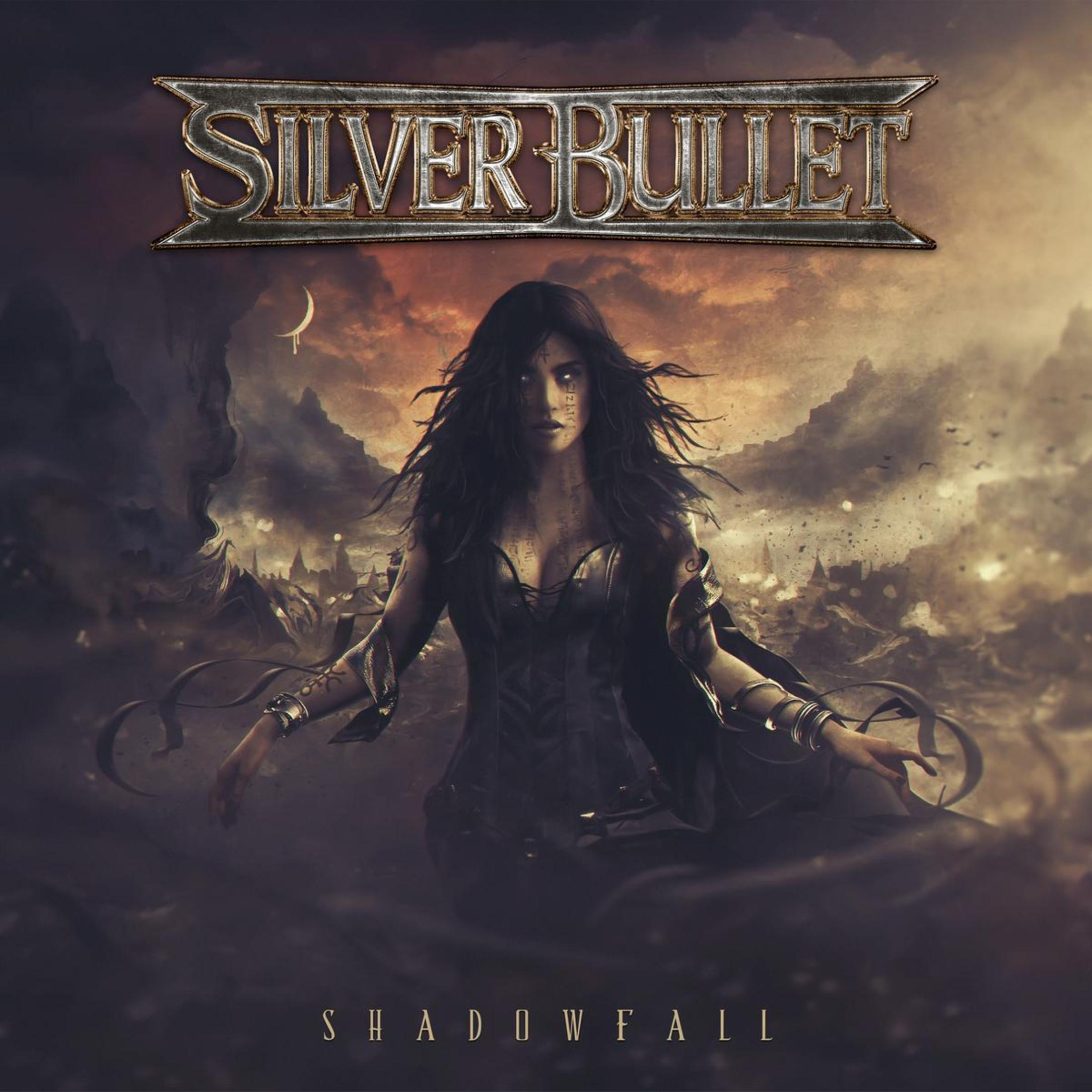 Couverture d'album : Femme en robe sombre, bras tendus. Titre "Silver Bullet" en haut, "Shadowfall" en bas.