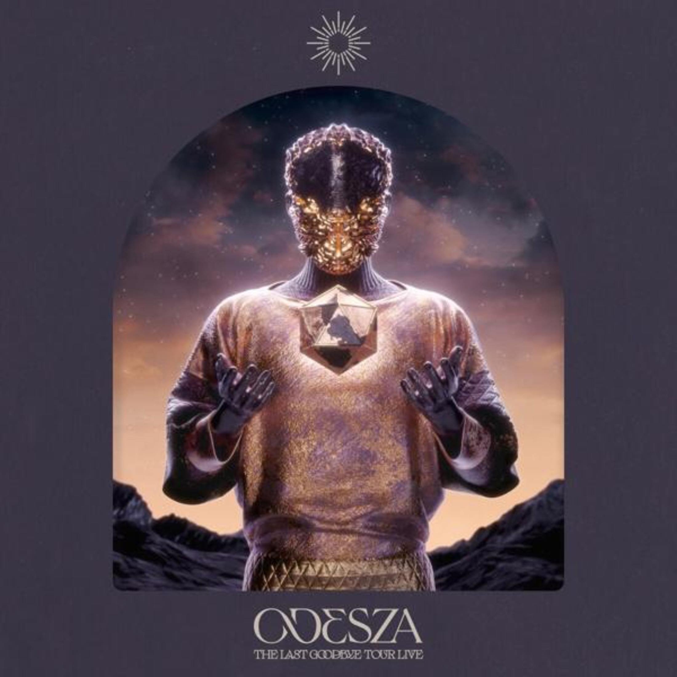 Copertina dell'album di una persona con una maschera e un abito dorati. Lo sfondo ha un cielo scuro.