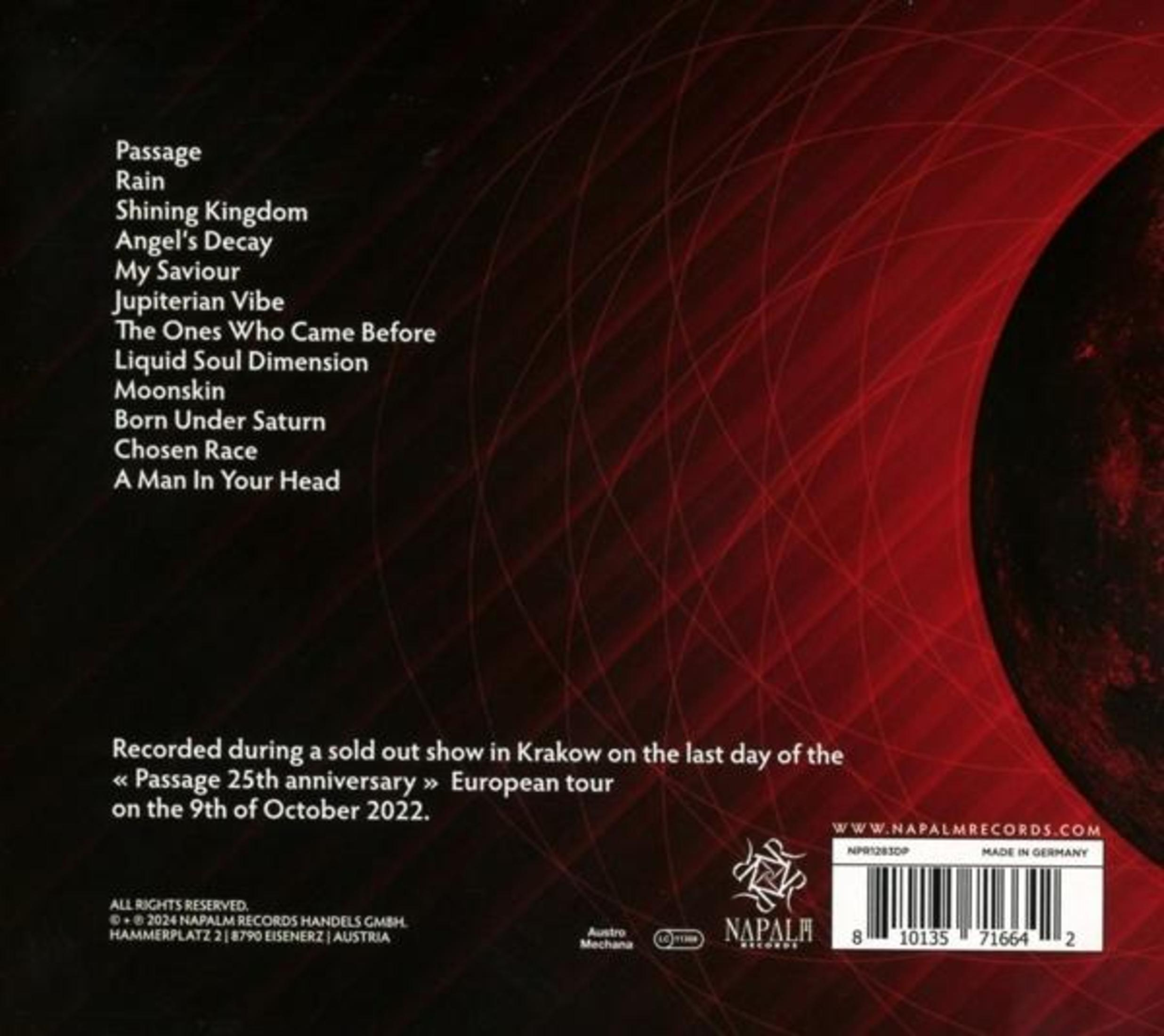 Retro dell'album. Sfondo rosso con un elenco di titoli di canzoni e testo, inclusa l'etichetta.