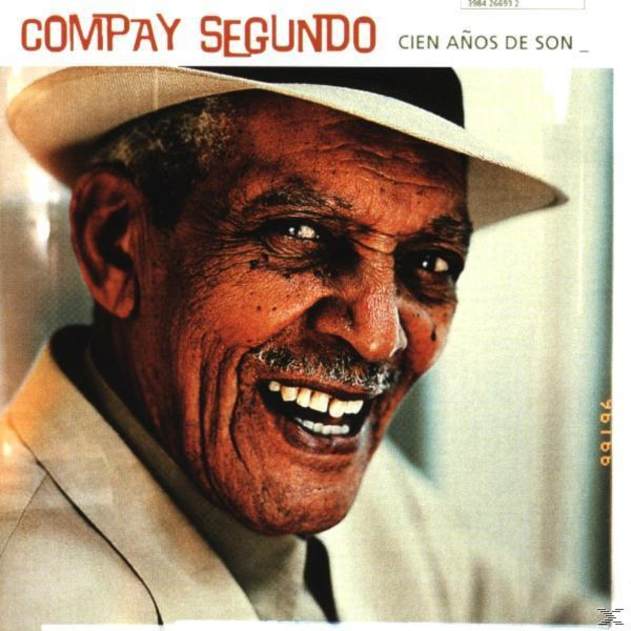 Pochette d'album avec un homme souriant, le texte 'Compay Segundo' et du texte en espagnol.