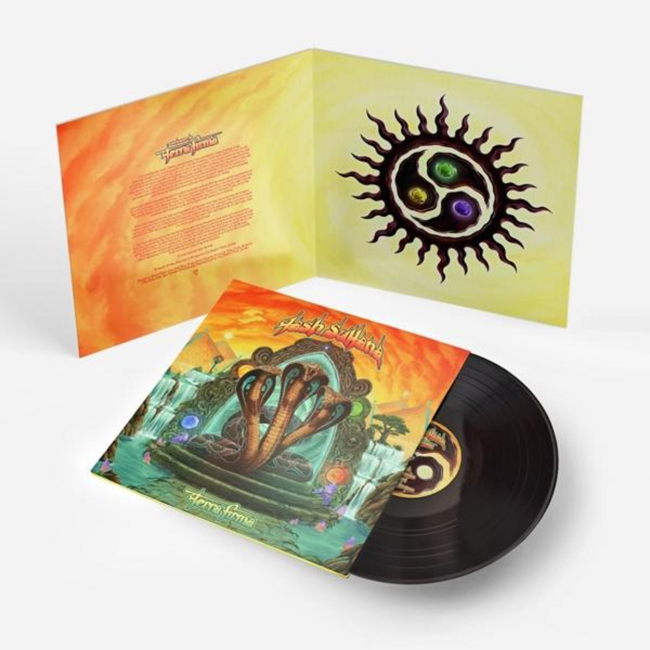 Albumhoes met een vinylplaat. De hoes toont een slang met drie koppen en kleurrijke edelstenen.
