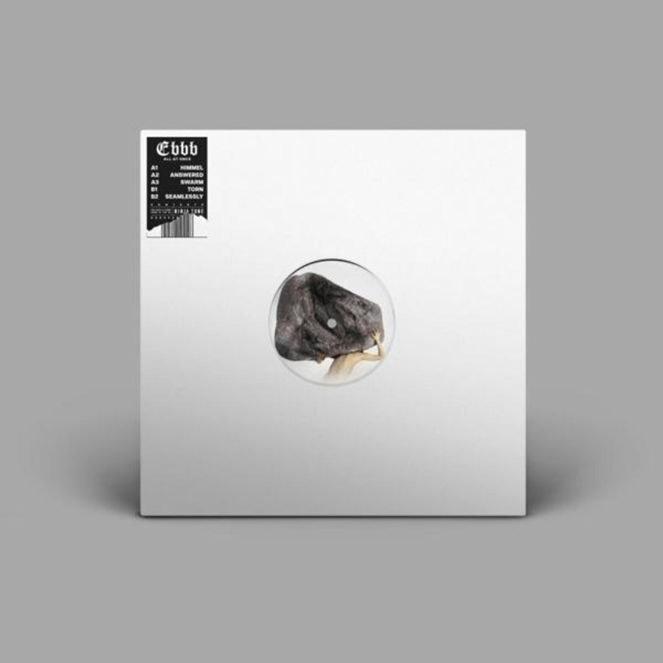 Copertina dell'album. Un'immagine in bianco e nero di una roccia con un oggetto surreale a forma di fungo.
