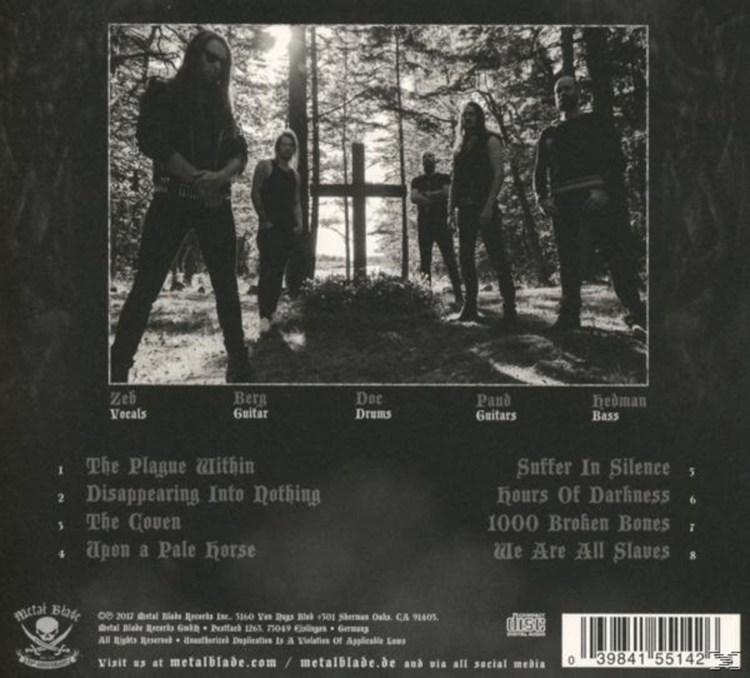 Metal Blade Records release. Band van vijf mannen die staan. Zwart-wit afbeelding met album tracklist.